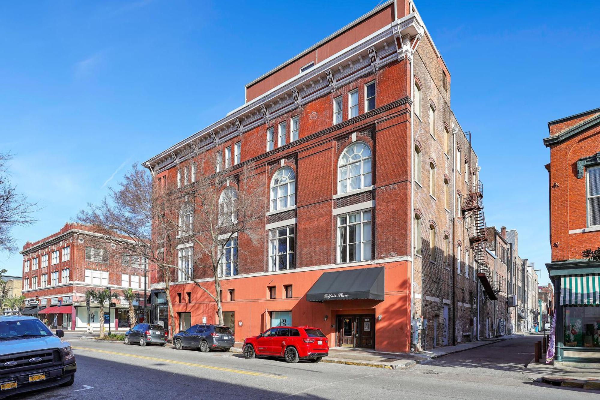 Corner View Broughton Penthouse With Free Reserved Parking Apartment Savannah