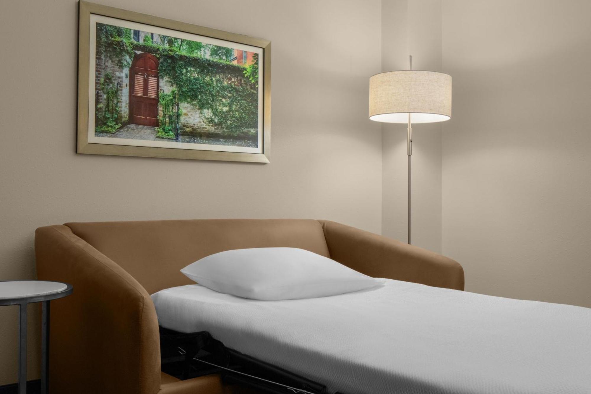 Hotel Fairfield & By Marriott Downtown Historic District Savannah