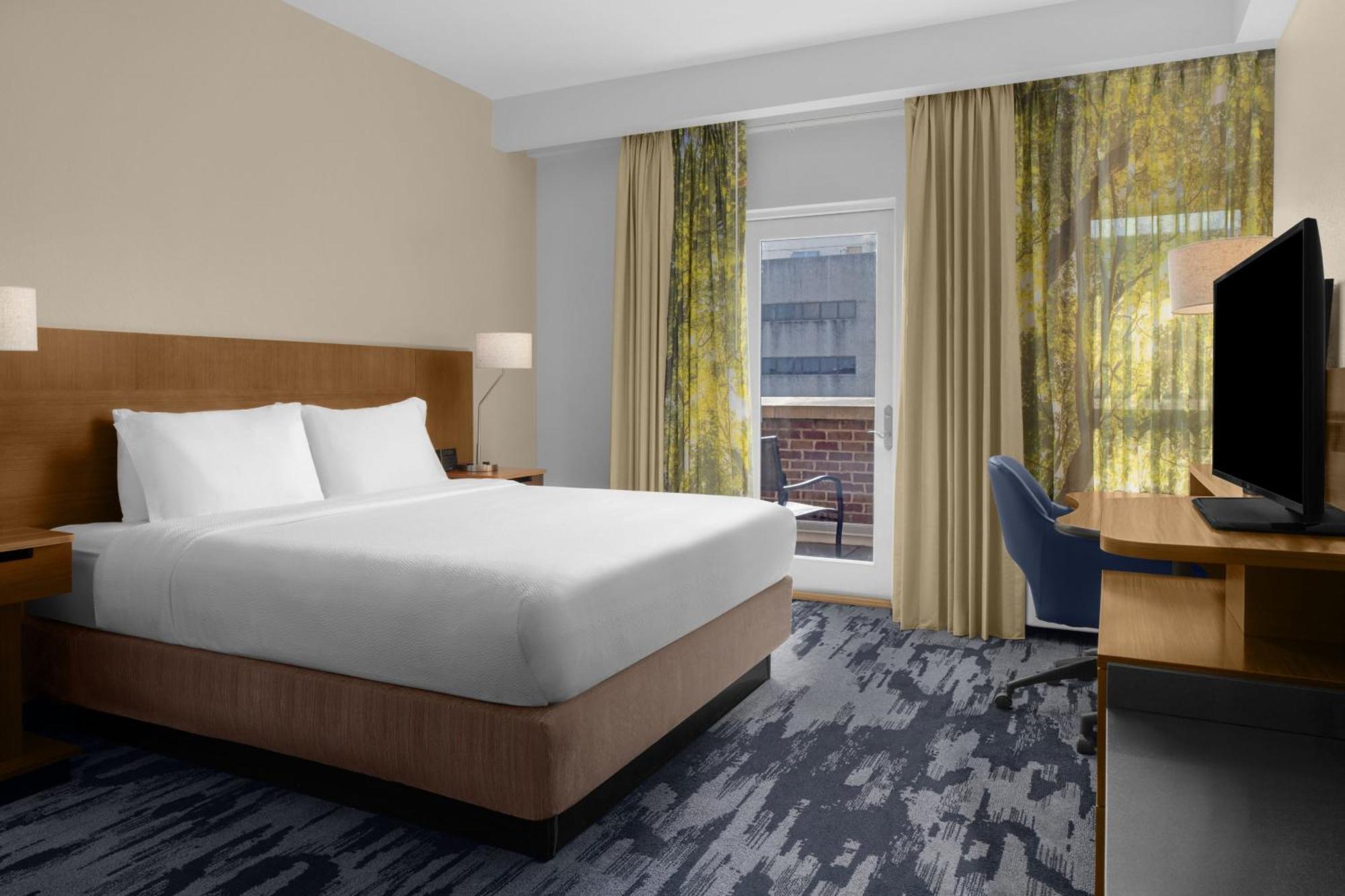 Fairfield & By Marriott Downtown Historic District 3*
