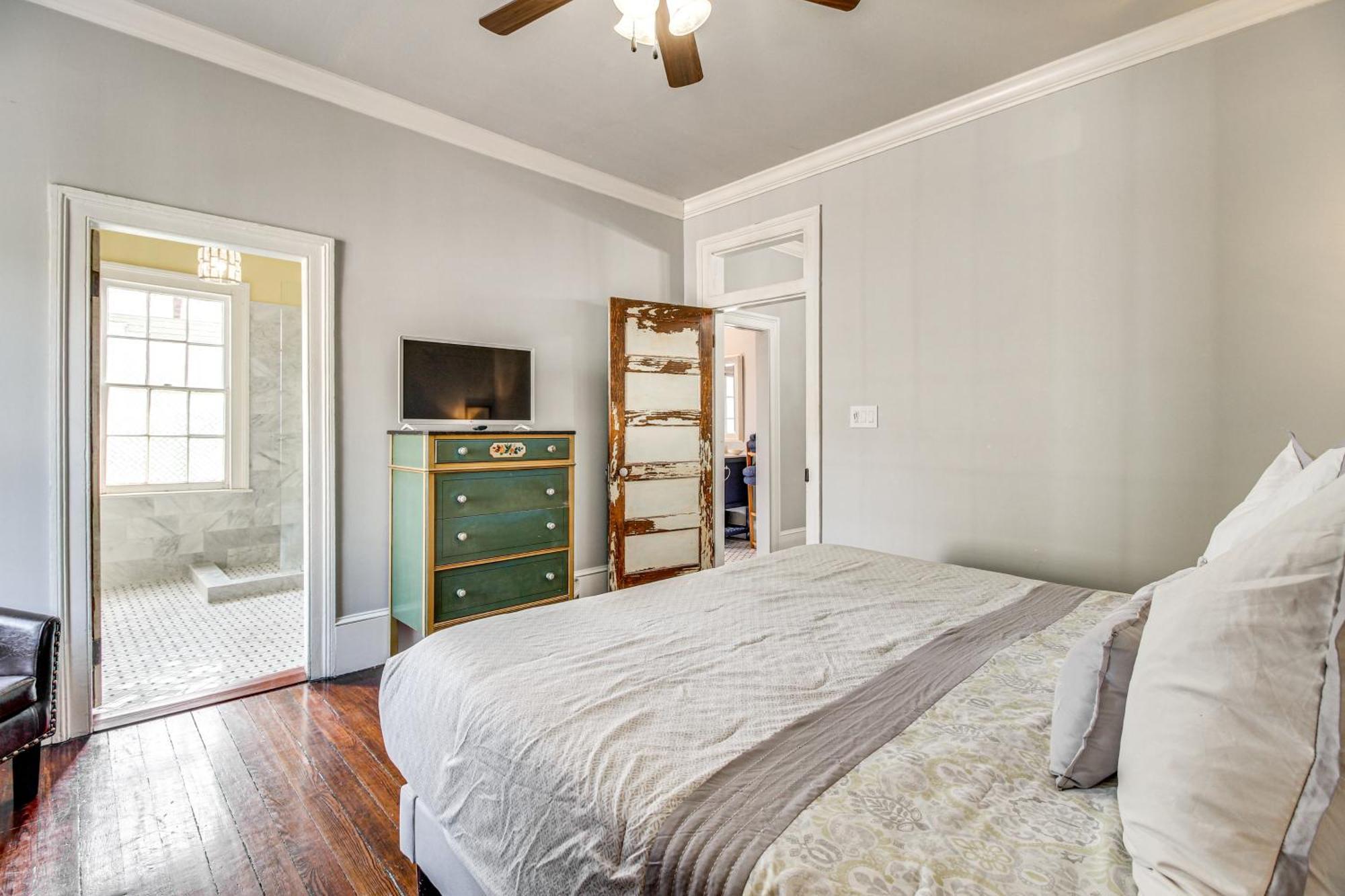 Historic Walkable Location! Holiday home