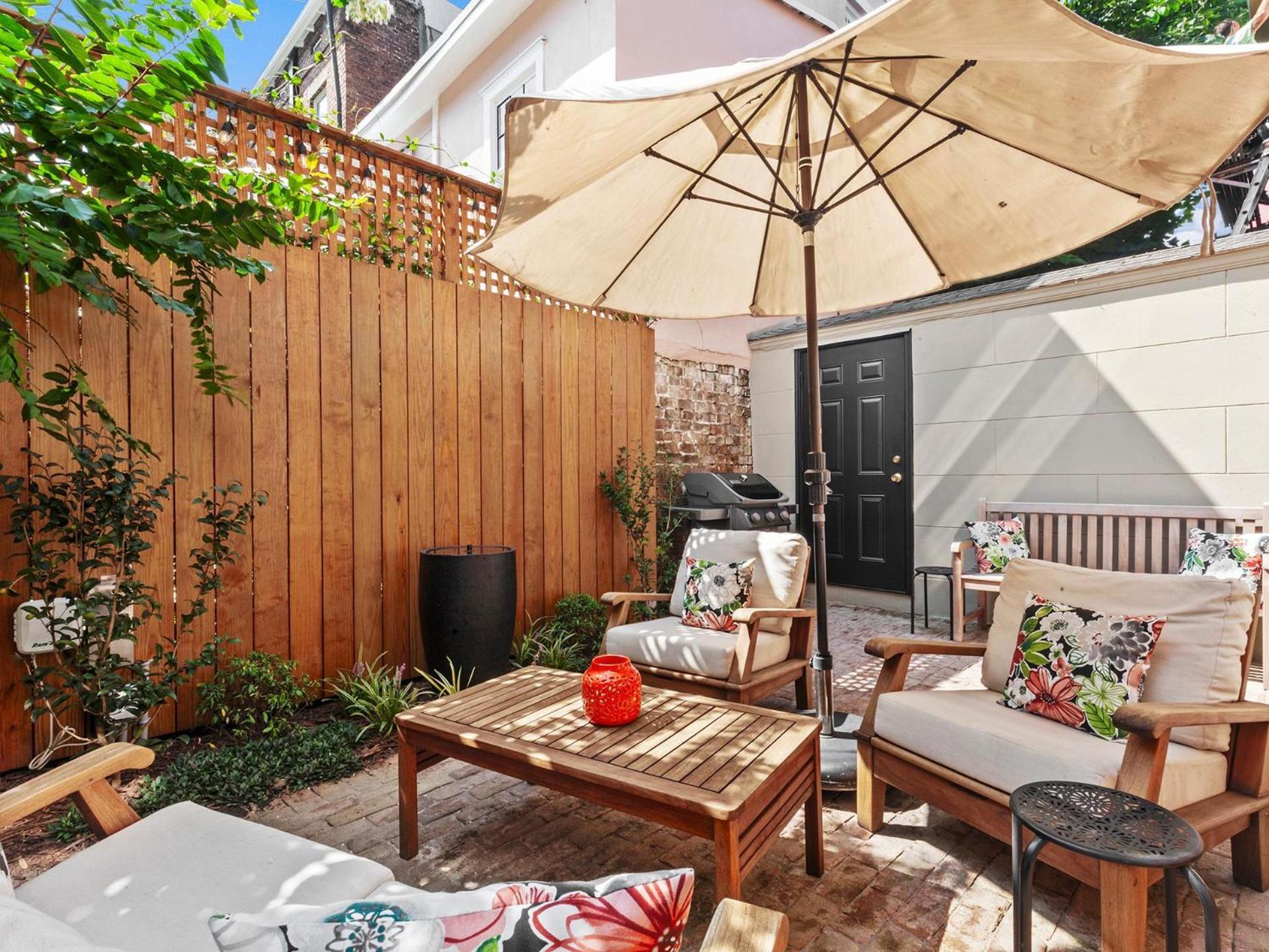 Luxury On Lincoln Savannah