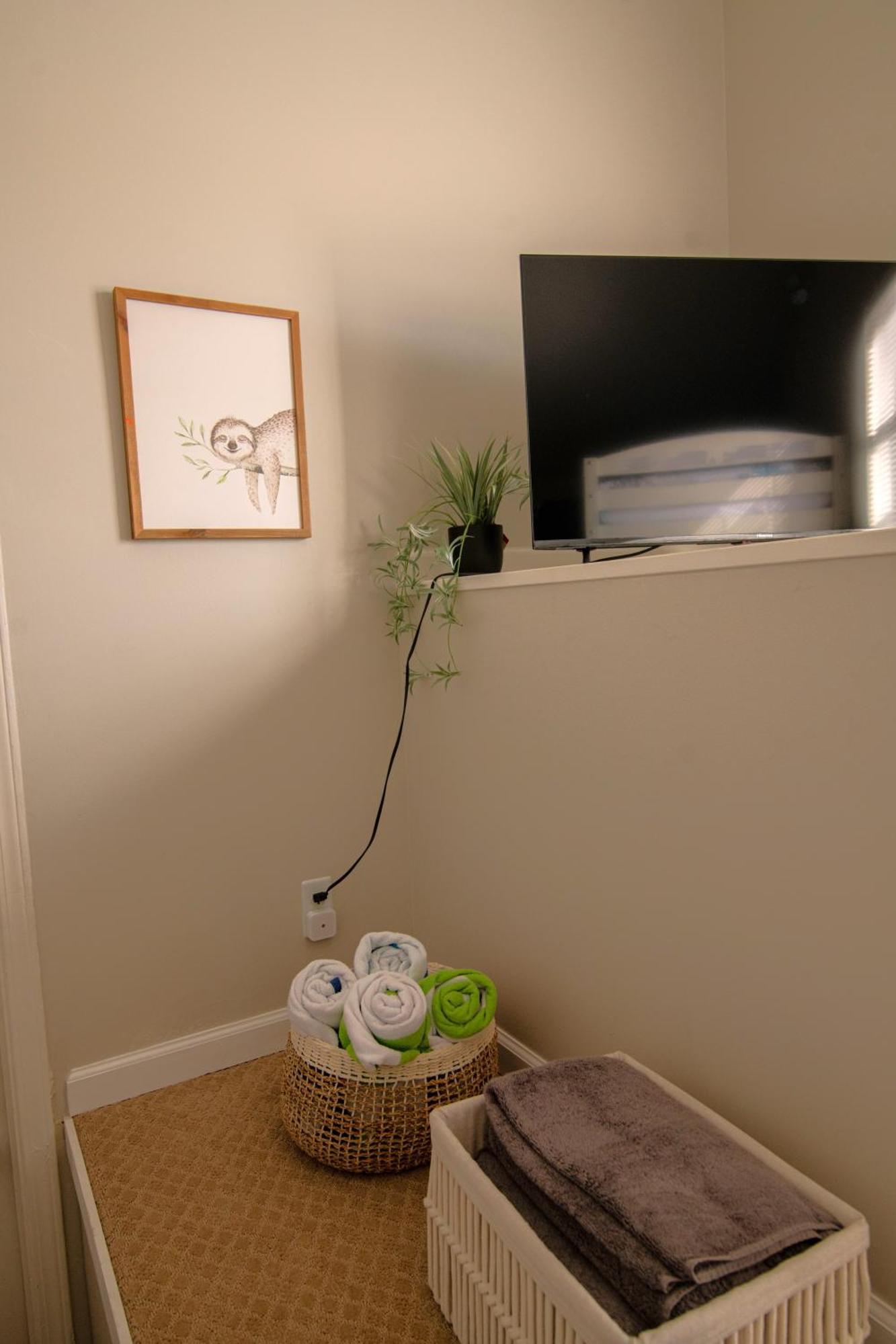 Holiday home Lakefront Retreat Near Tybee With King Bed And Free Parking Savannah
