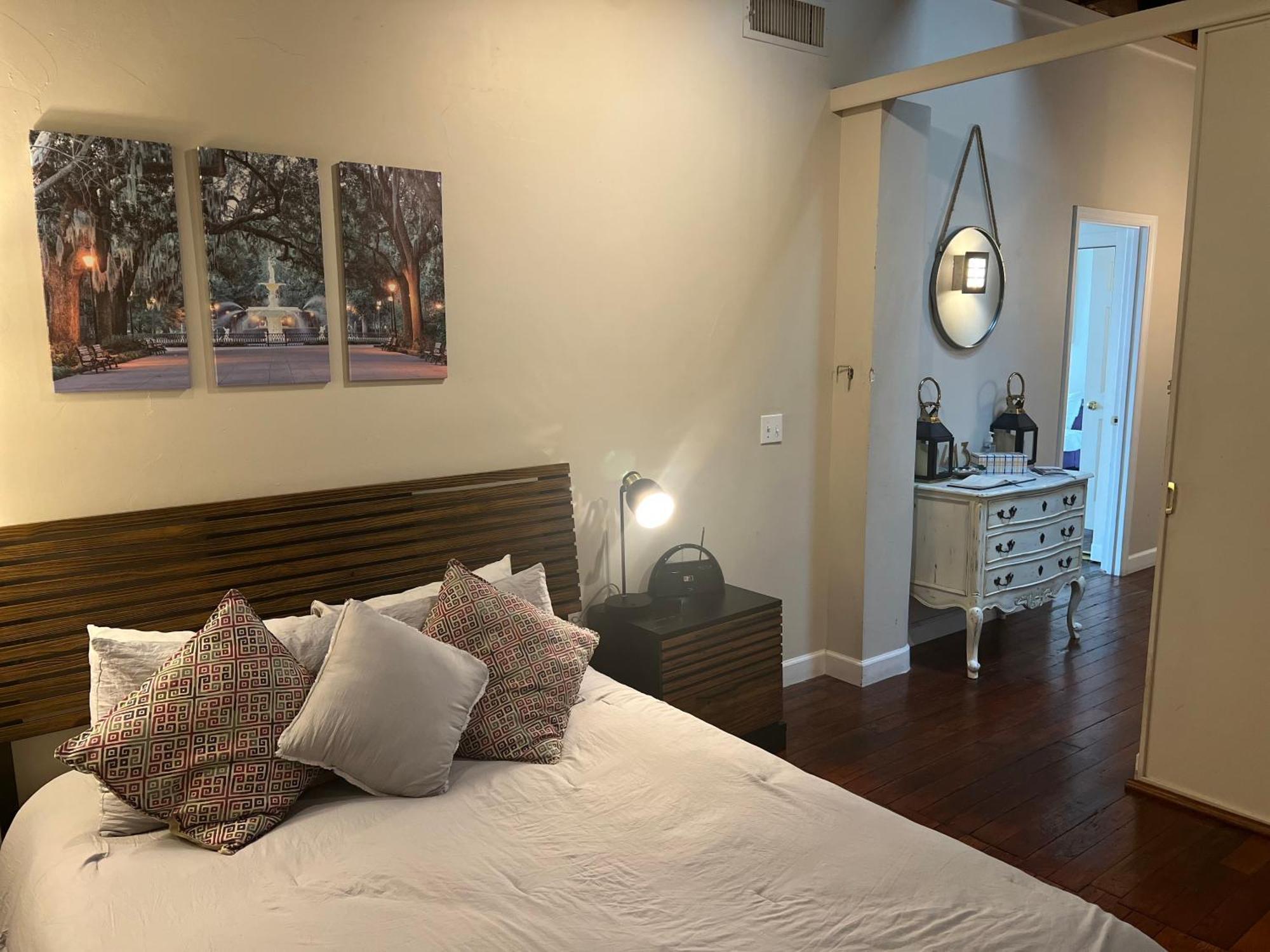 Apartment Penthouse On Broughton With Free Reserved Parking Savannah