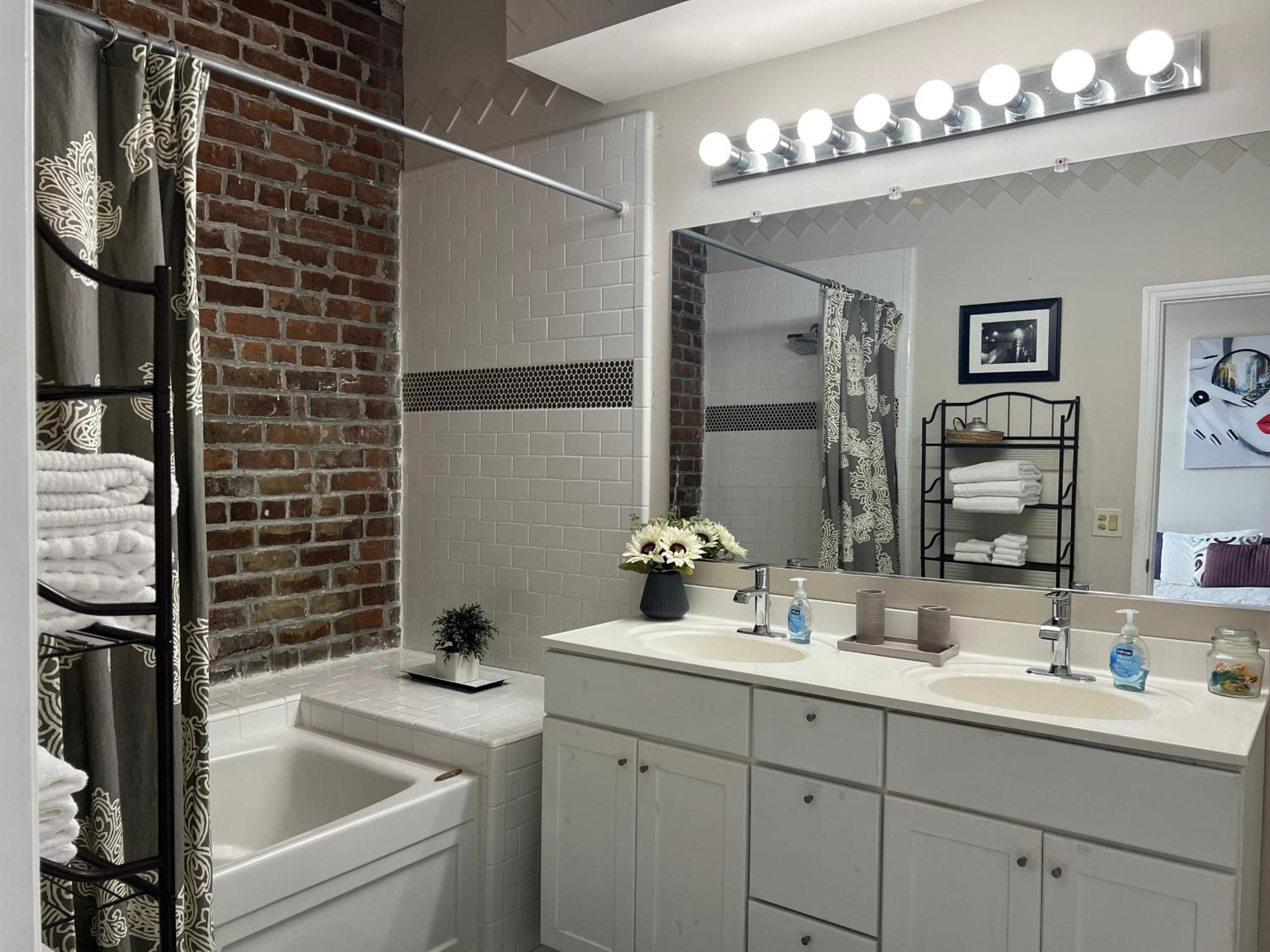 Penthouse On Broughton With Free Reserved Parking Savannah