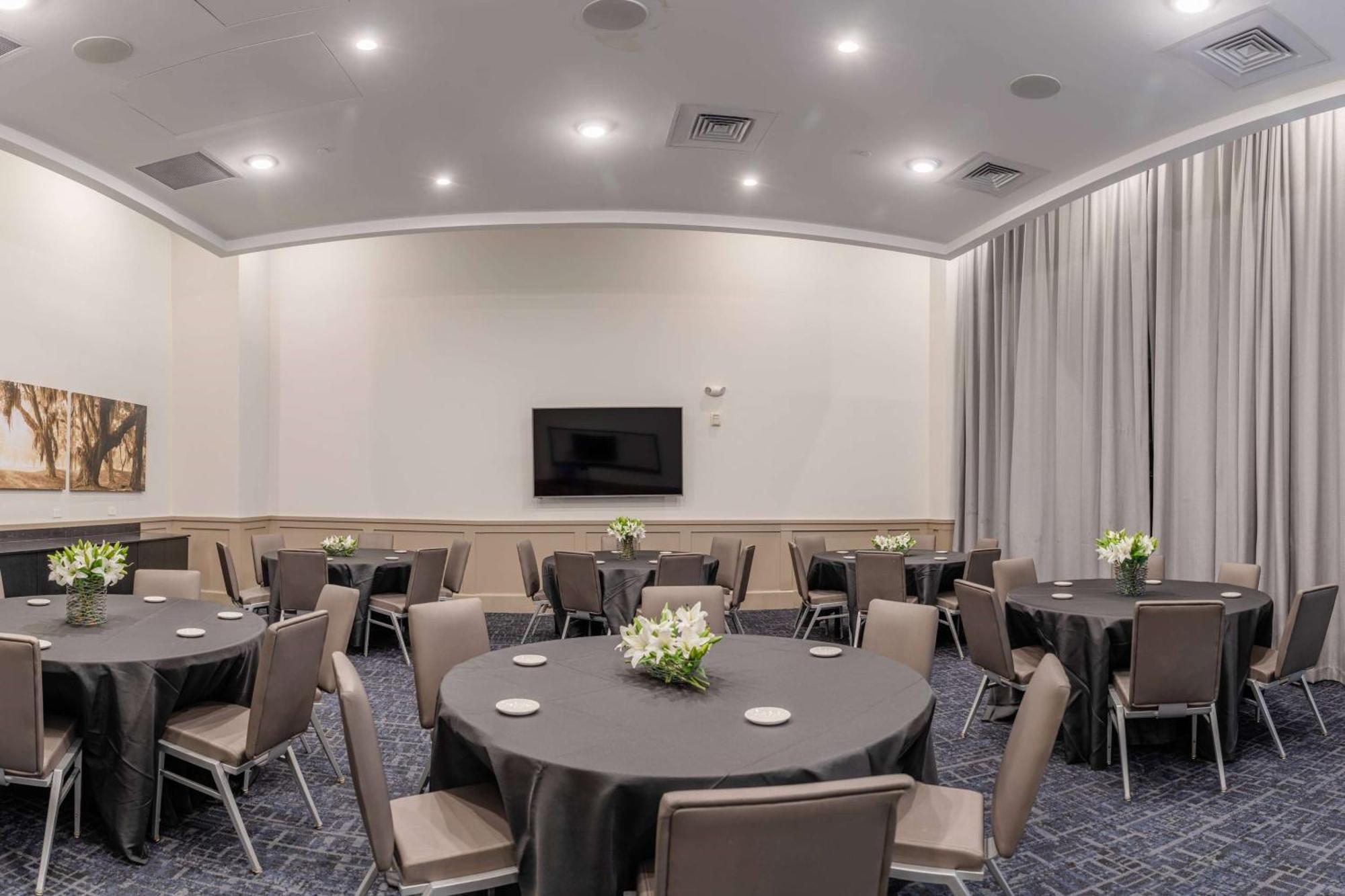 Hotel Tryp By Wyndham Savannah