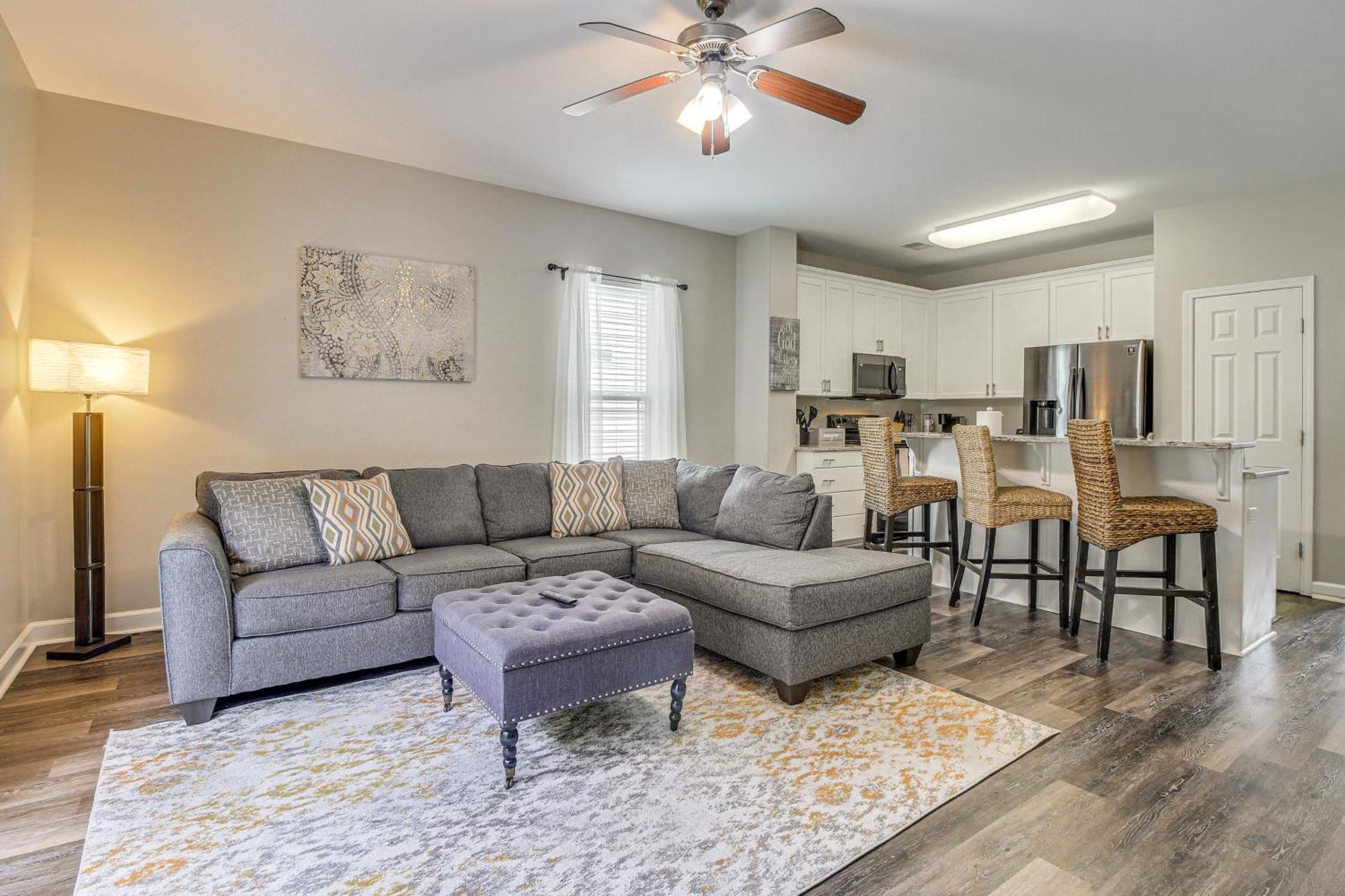 Spacious Pooler With Family-friendly Perks Holiday home