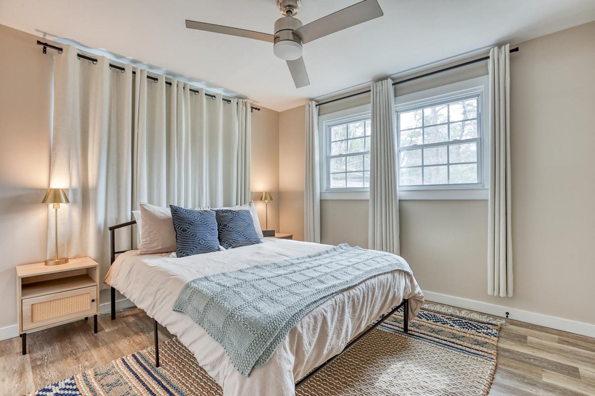 The Mariners Rest, Near Downtown, Coastal Charm