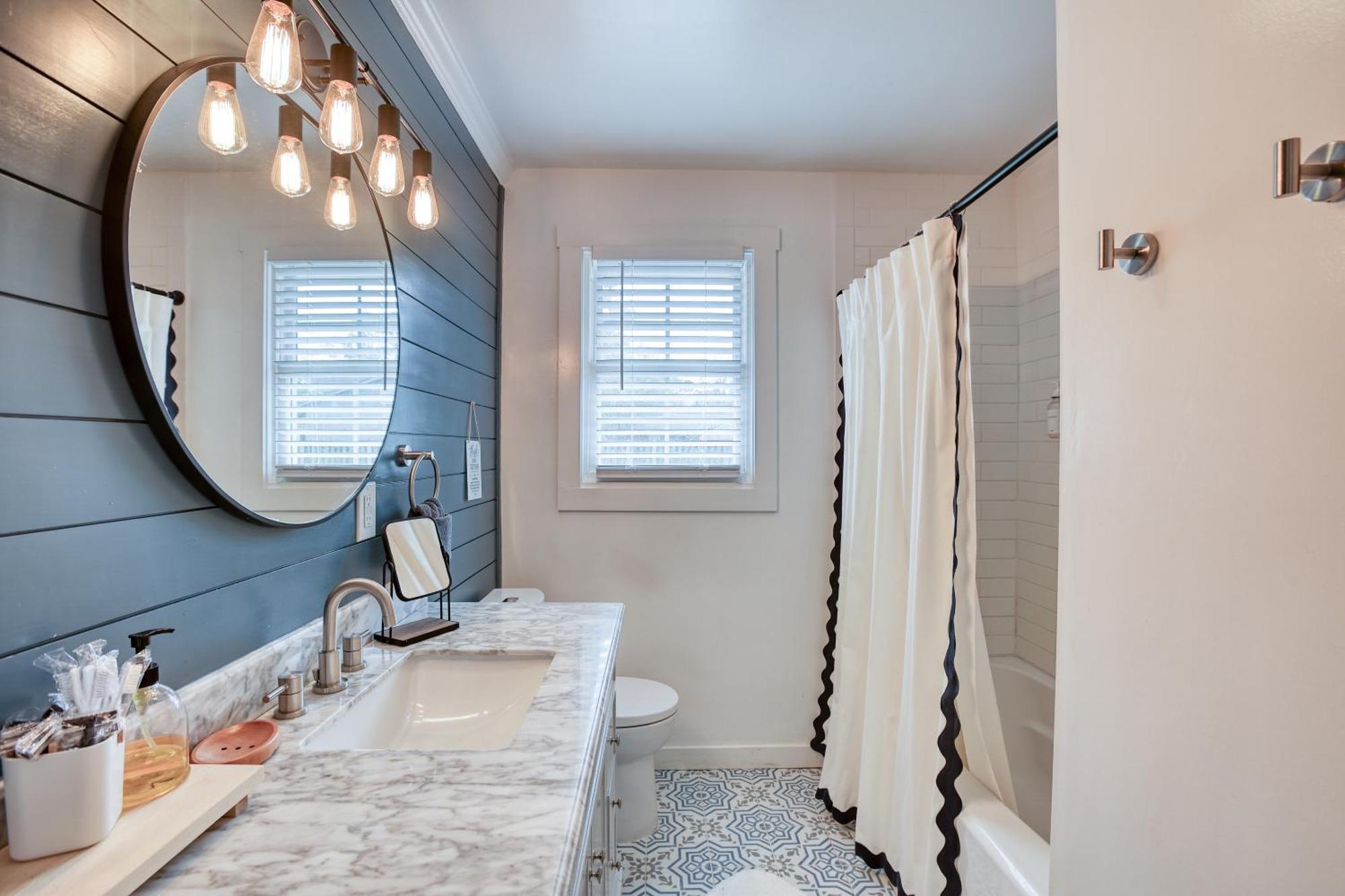 The Mariners Rest, Near Downtown, Coastal Charm Holiday home