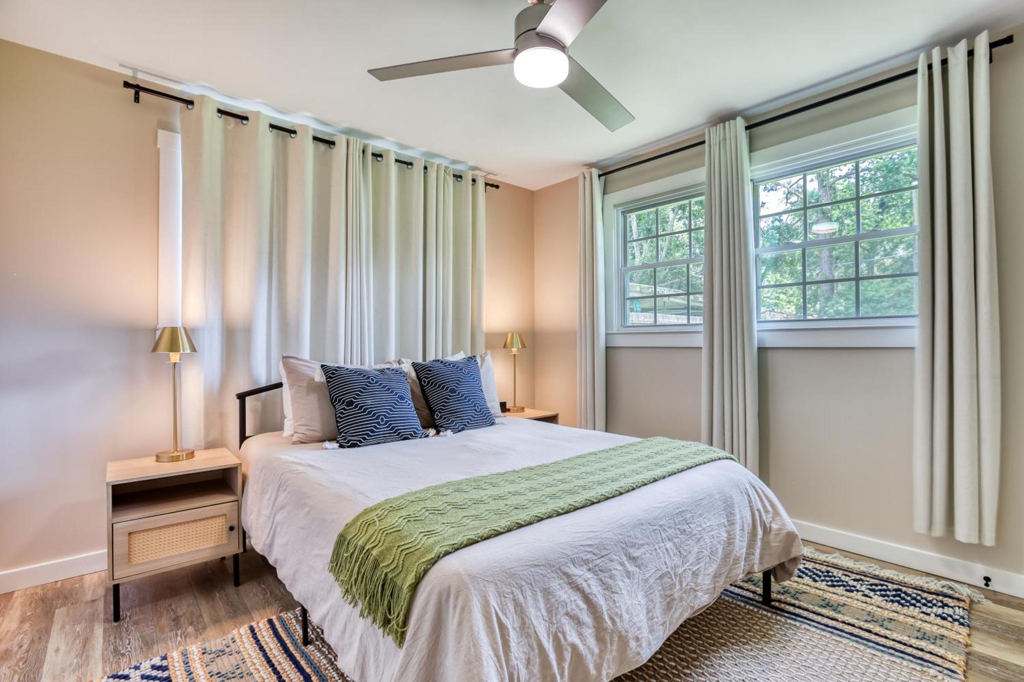 The Mariners Rest, Near Downtown, Coastal Charm