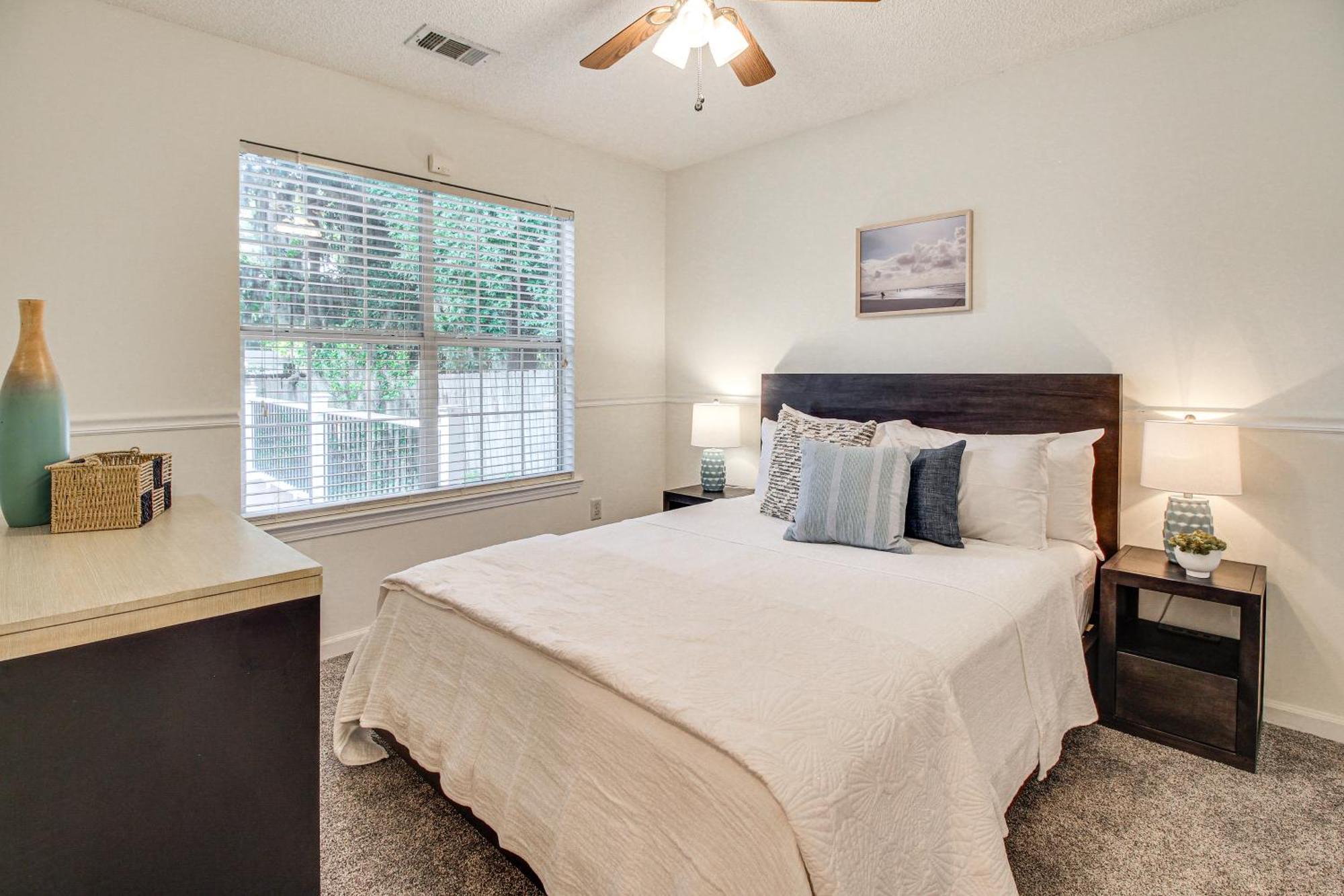 Pet-friendly With Cozy Fireplace! * Savannah
