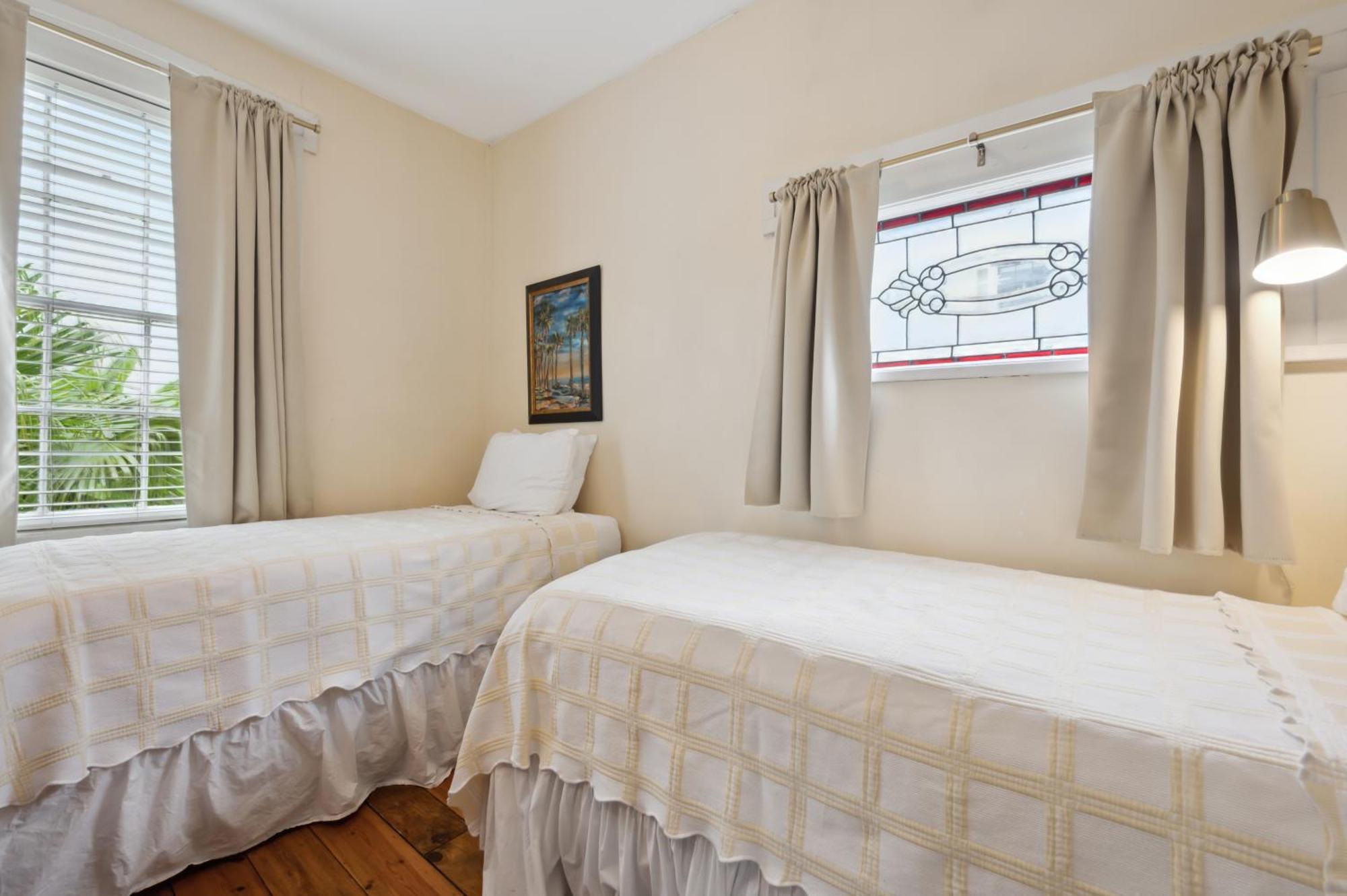 Apartment Gallery Artoff St Parking, Near Forsyth Park *
