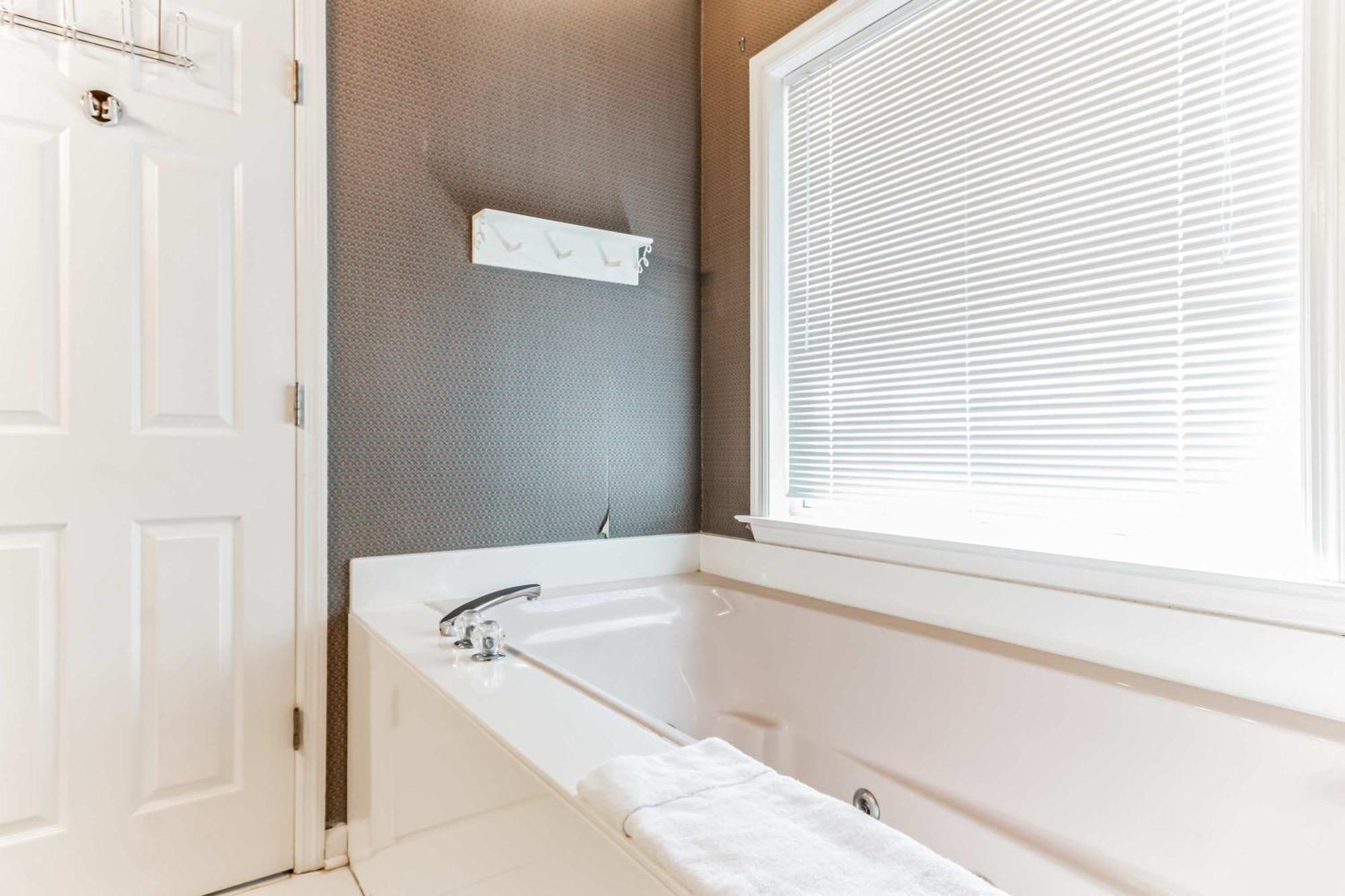 Mins To Savannah-peachy Pied-a-terre *