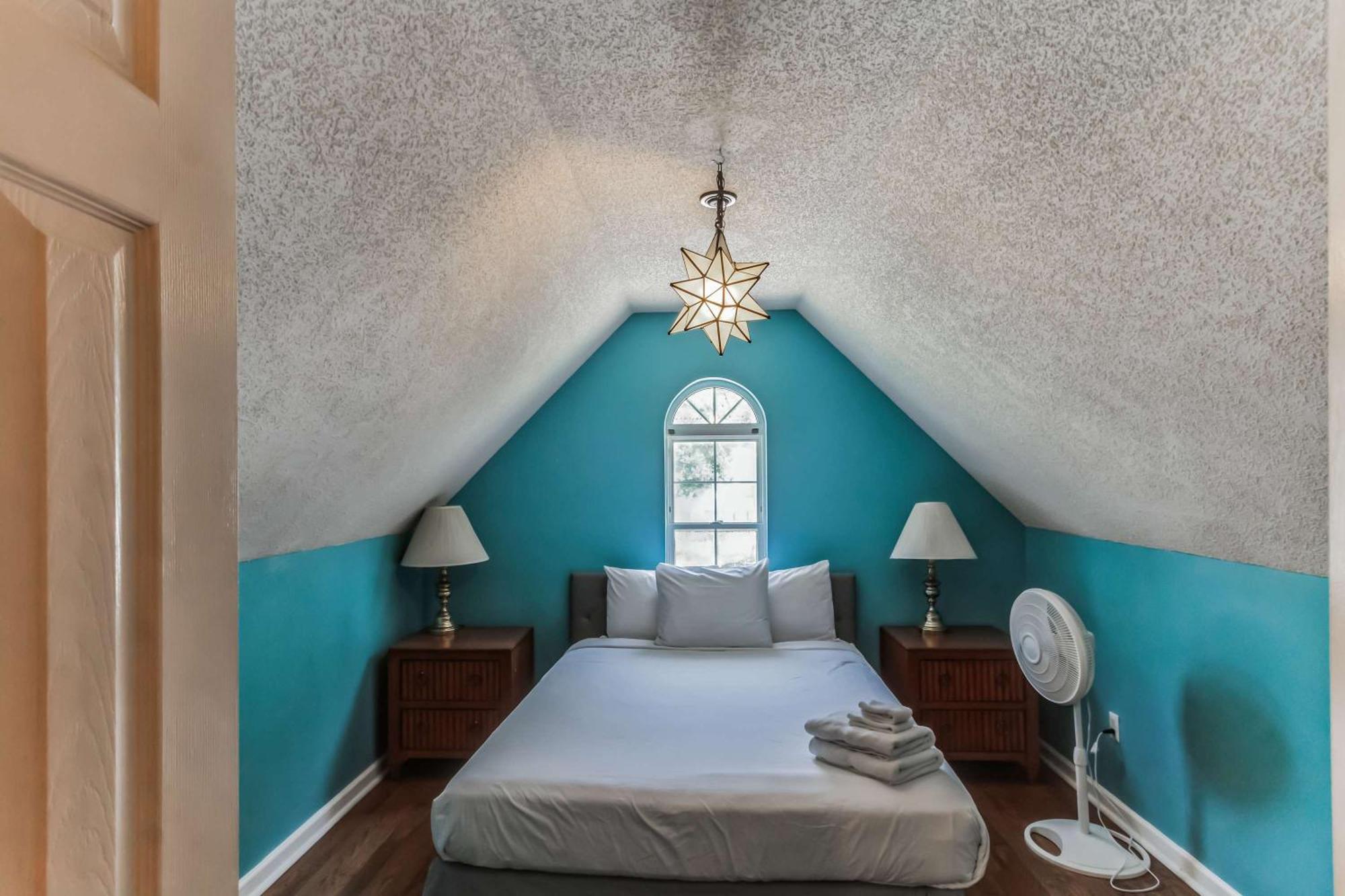 Mins To Savannah-peachy Pied-a-terre Holiday home Savannah