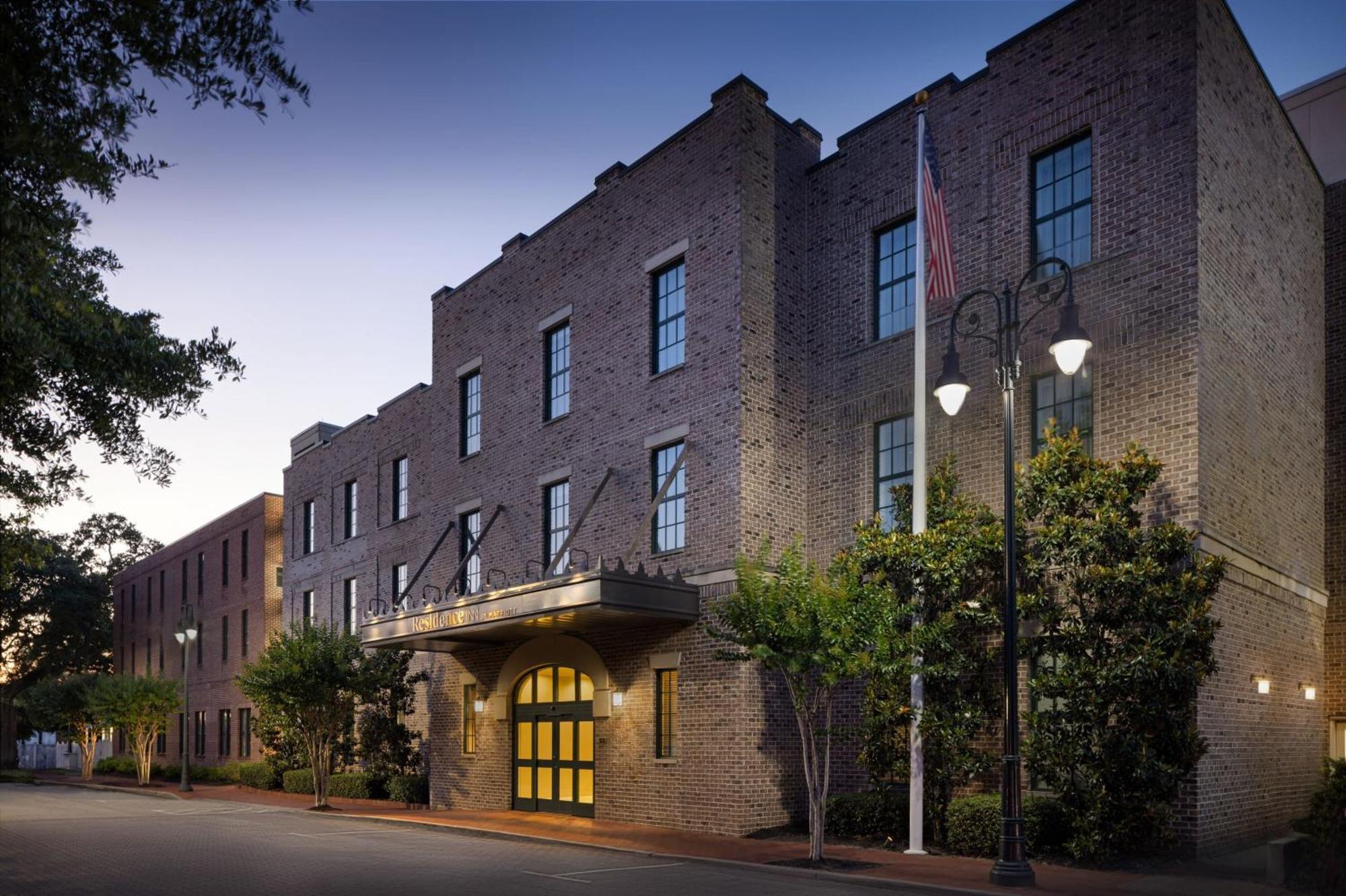 Downtown Historic District 3* Savannah