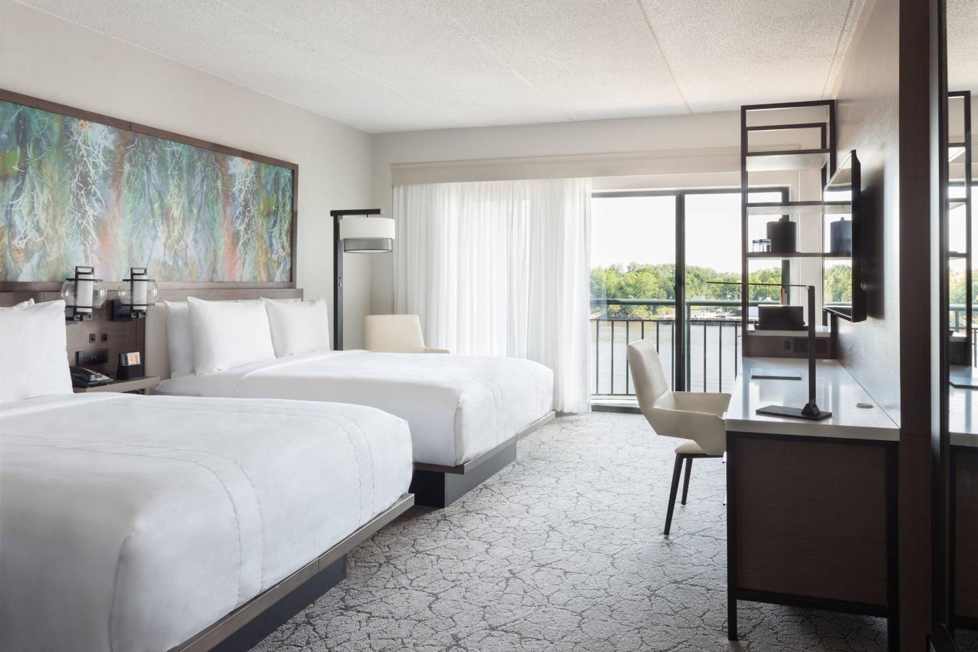 Hotel Marriott Riverfront 4*