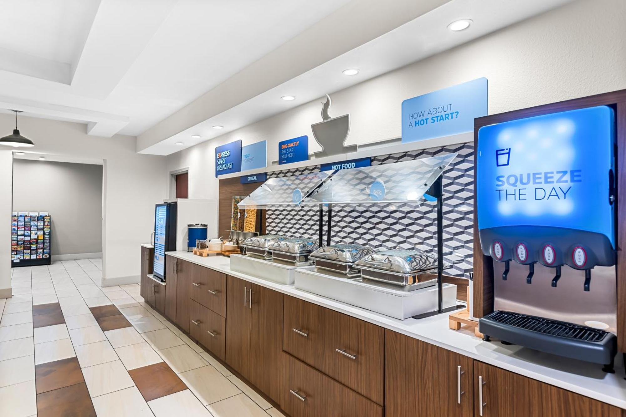 Express & Midtown By Ihg Hotel 3*