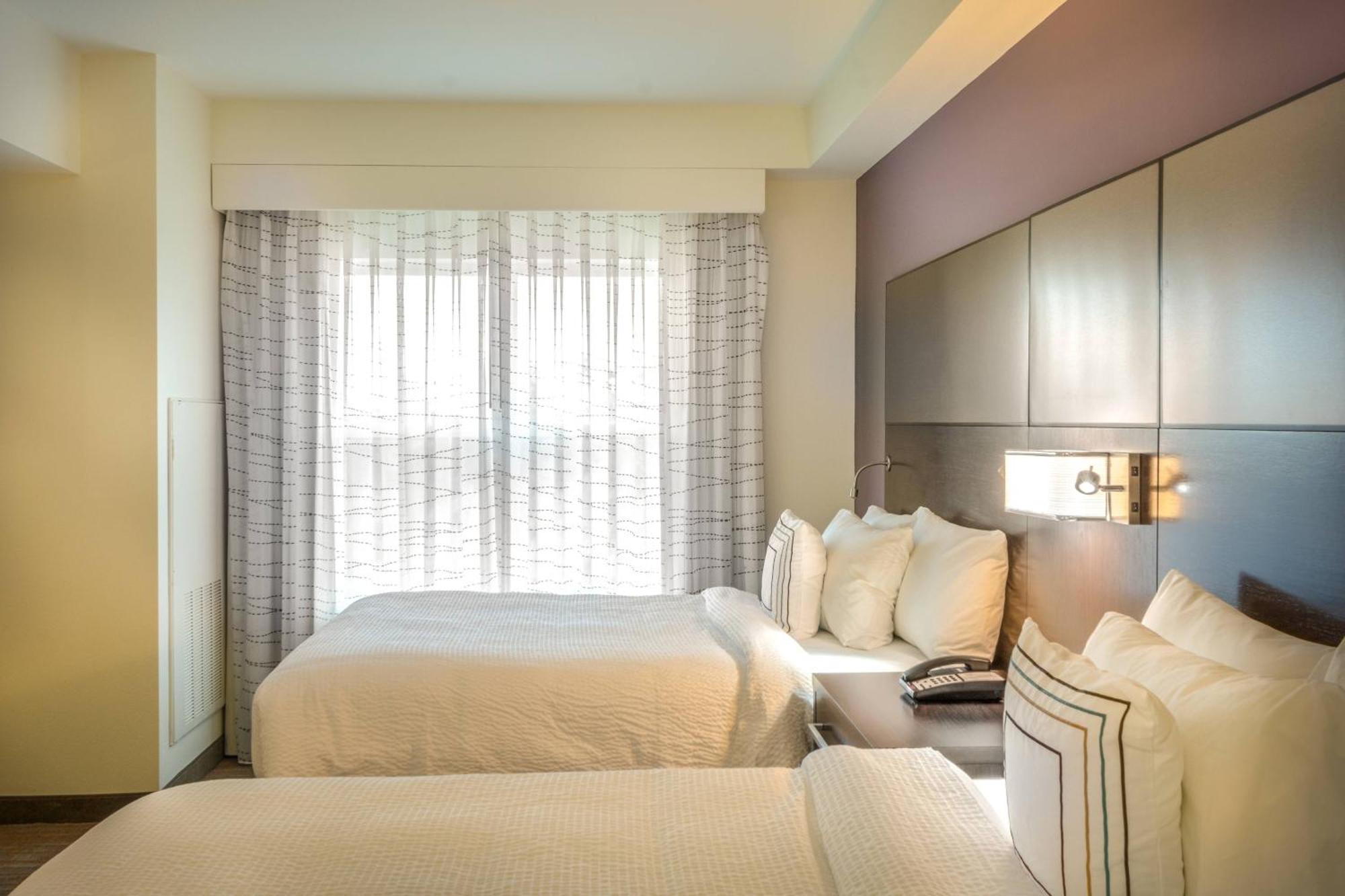 Hotel By Marriott Airport