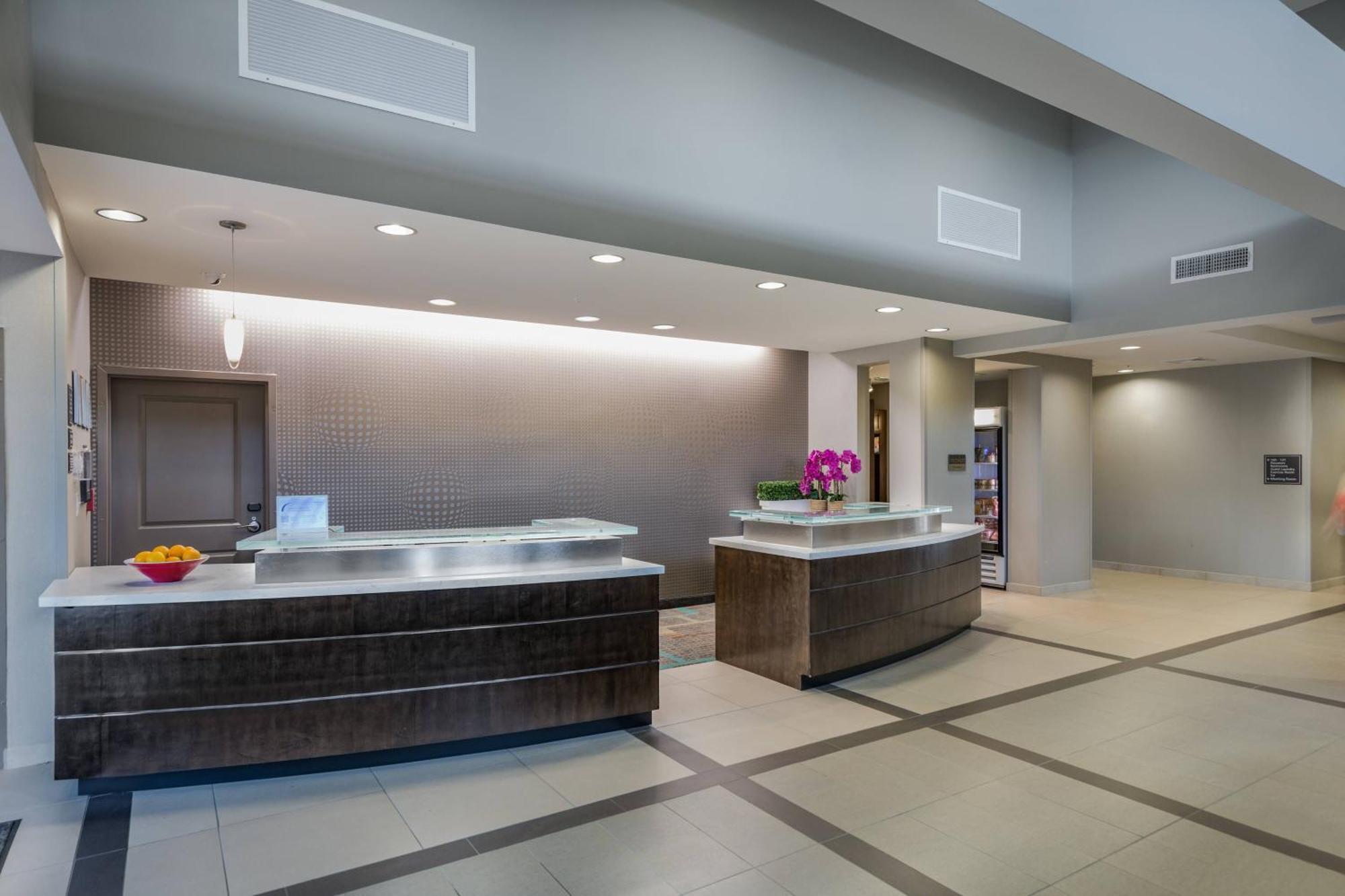 Hotel By Marriott Airport 3*