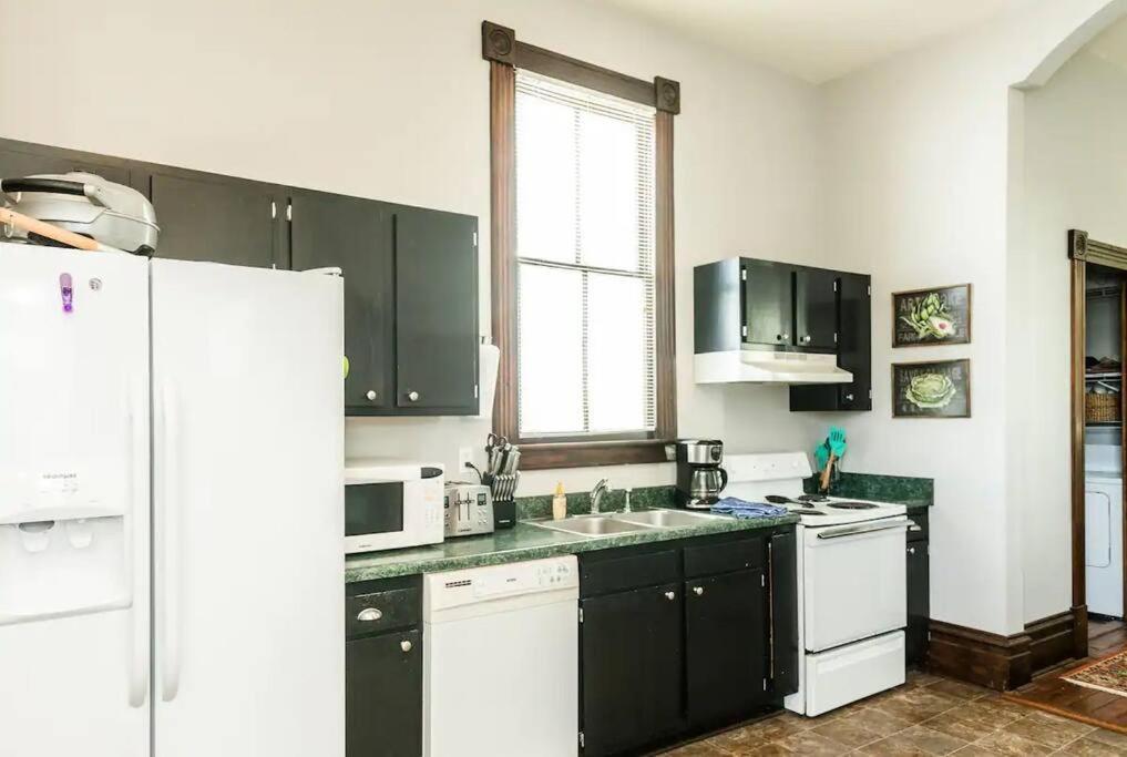 Big Blue House - Both Units - Near Forsyth Park Savannah