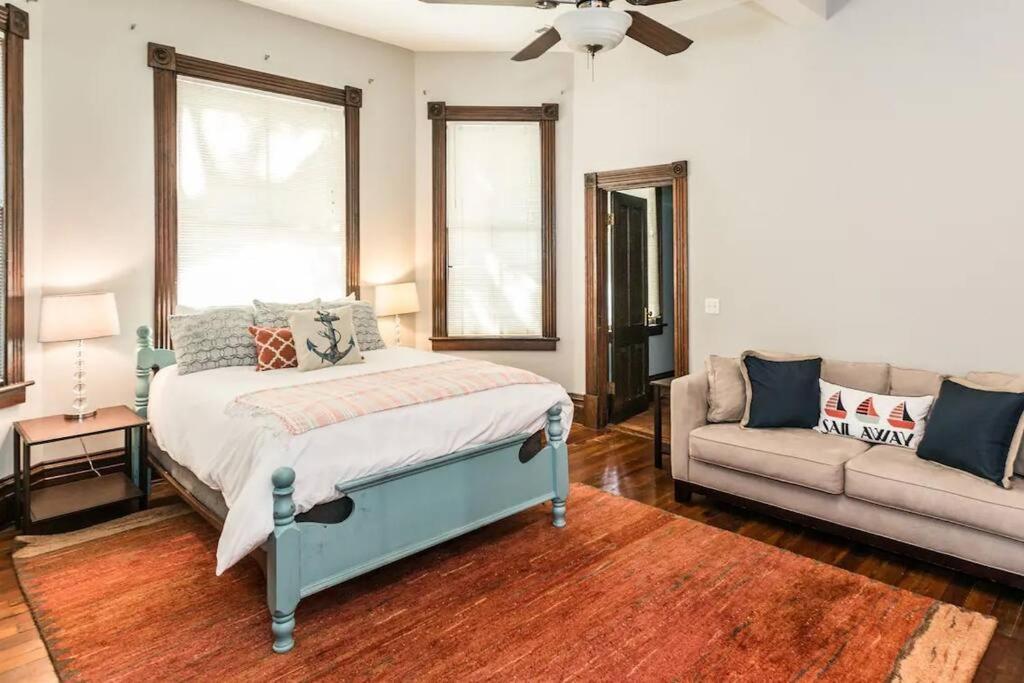 Big Blue House - Both Units - Near Forsyth Park *