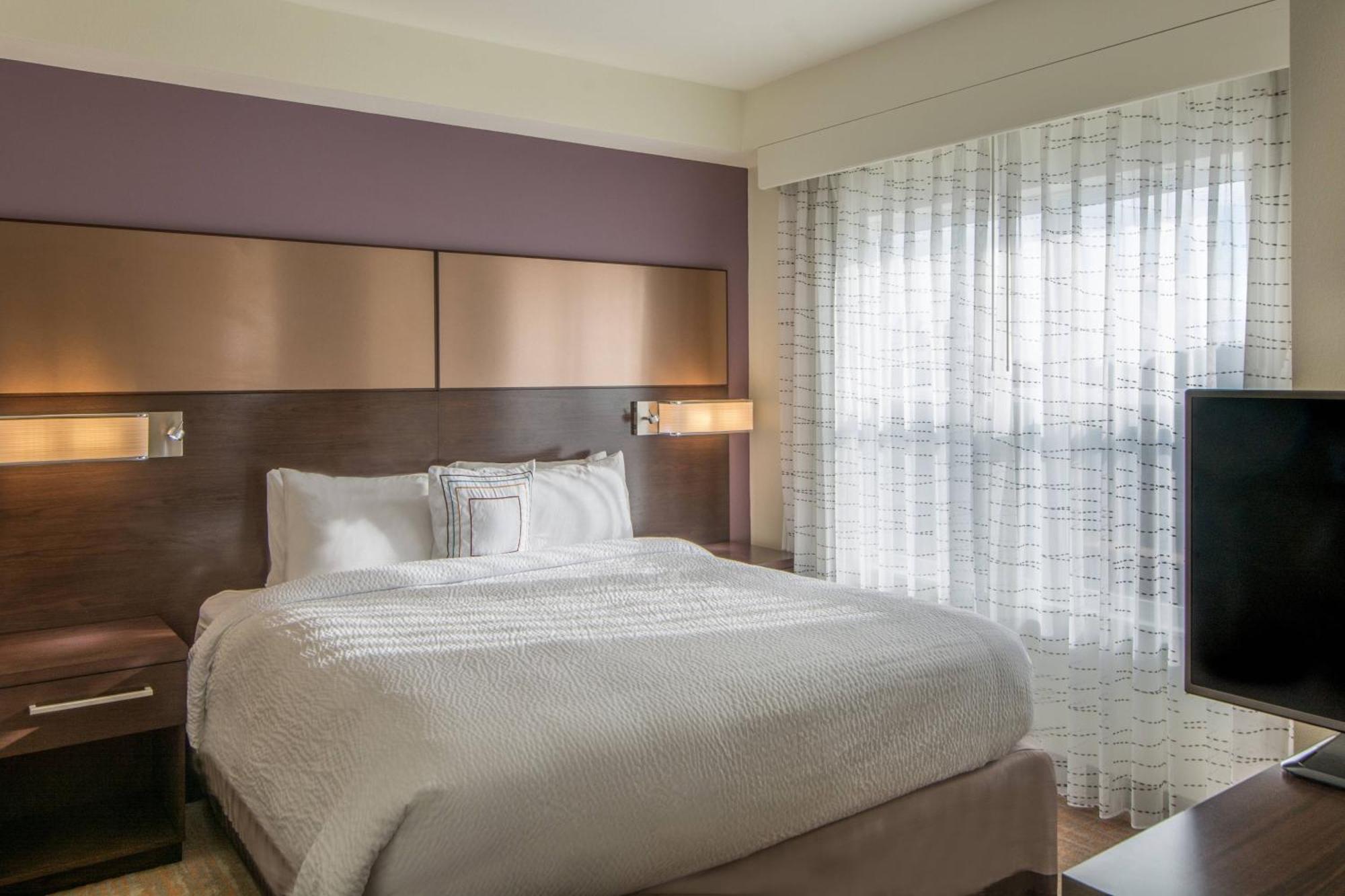 Hotel By Marriott Airport Savannah