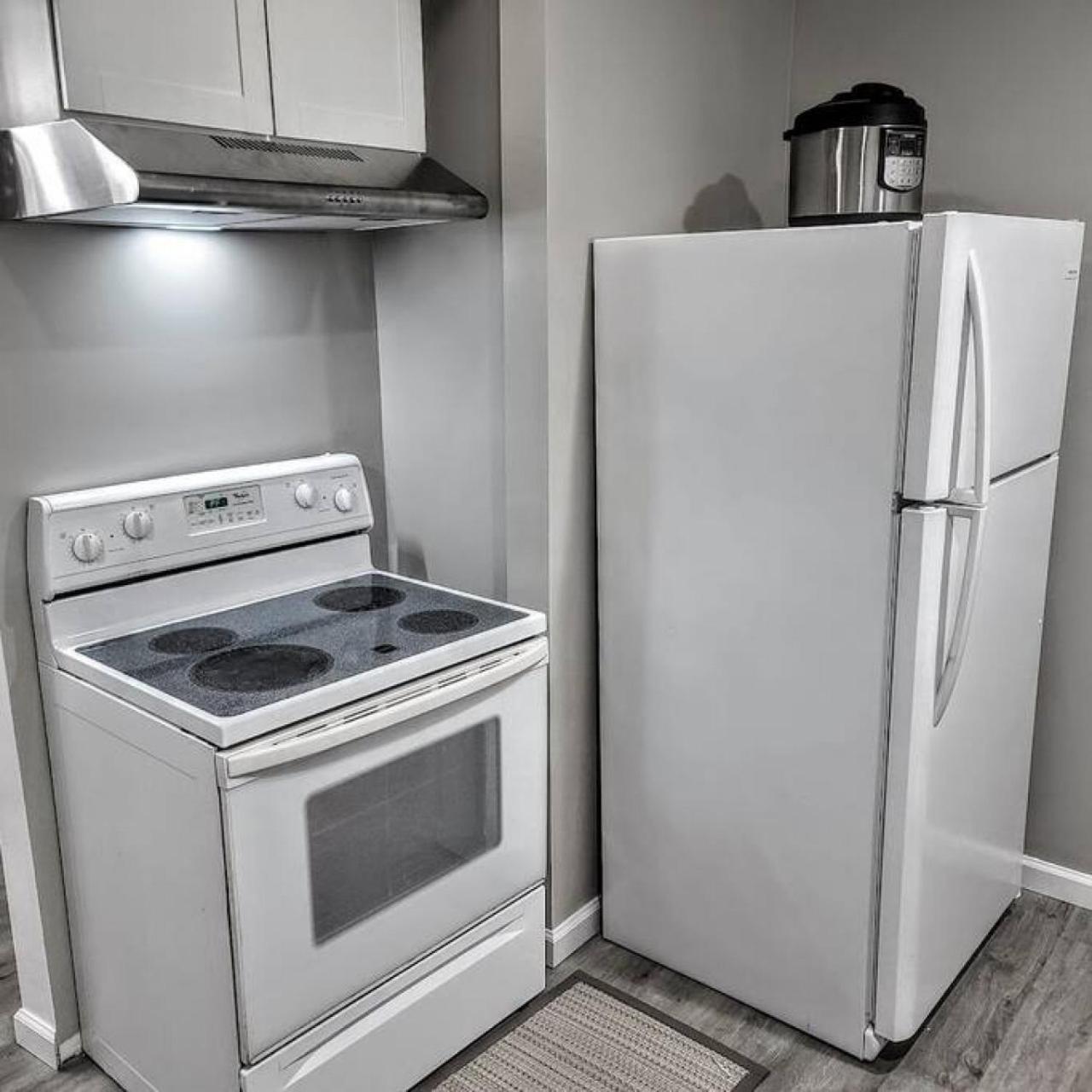 Cozy, Contemporary Haven Near Historic Downtown *