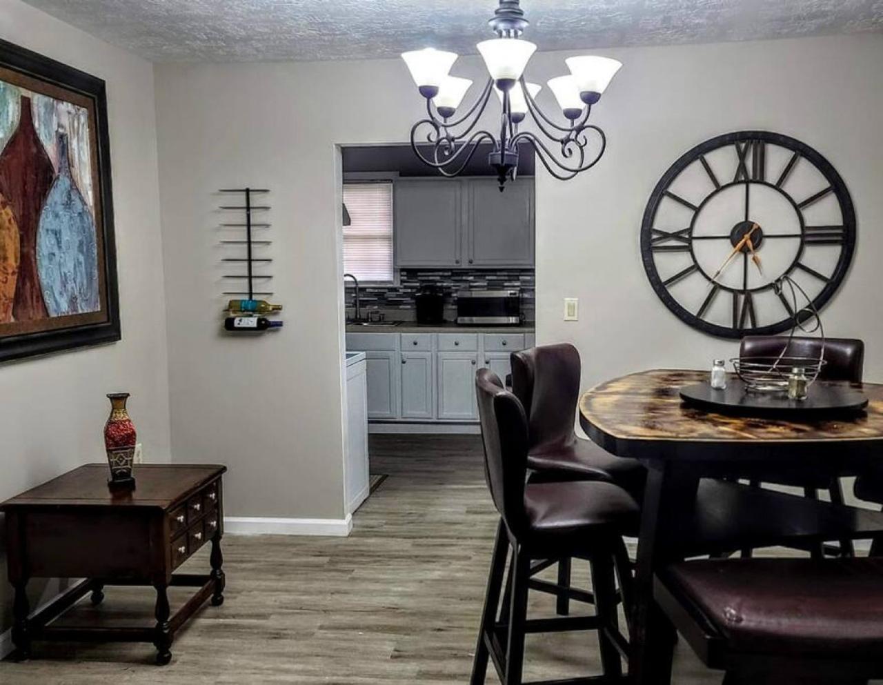 Holiday home Cozy, Contemporary Haven Near Historic Downtown *