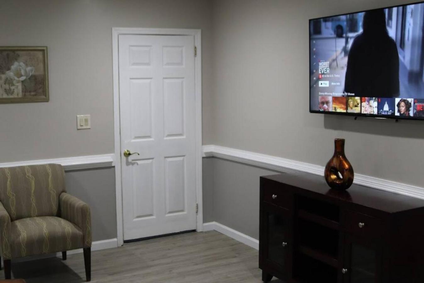 Holiday home Cozy, Contemporary Haven Near Historic Downtown