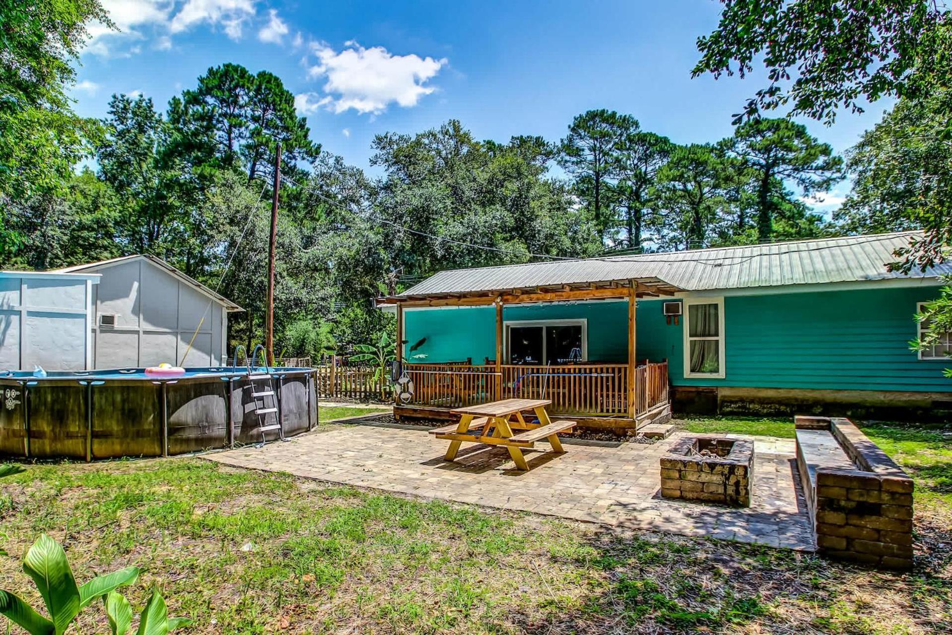 Sweet Sunny Retreat- Both Holiday home Savannah