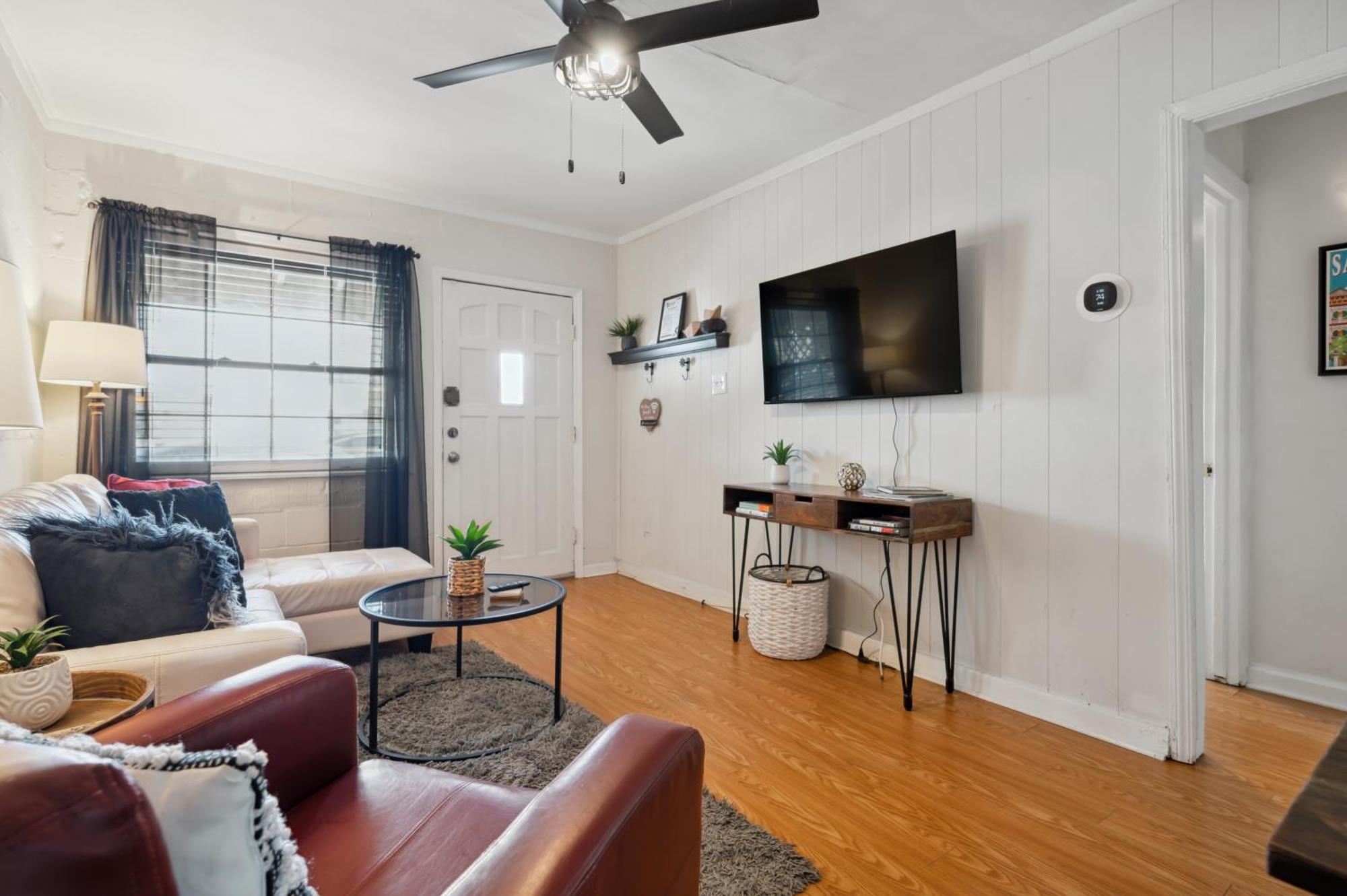 2Br Affordable Walkable Duplex Near Forsyth Park Free Parking Apartment *