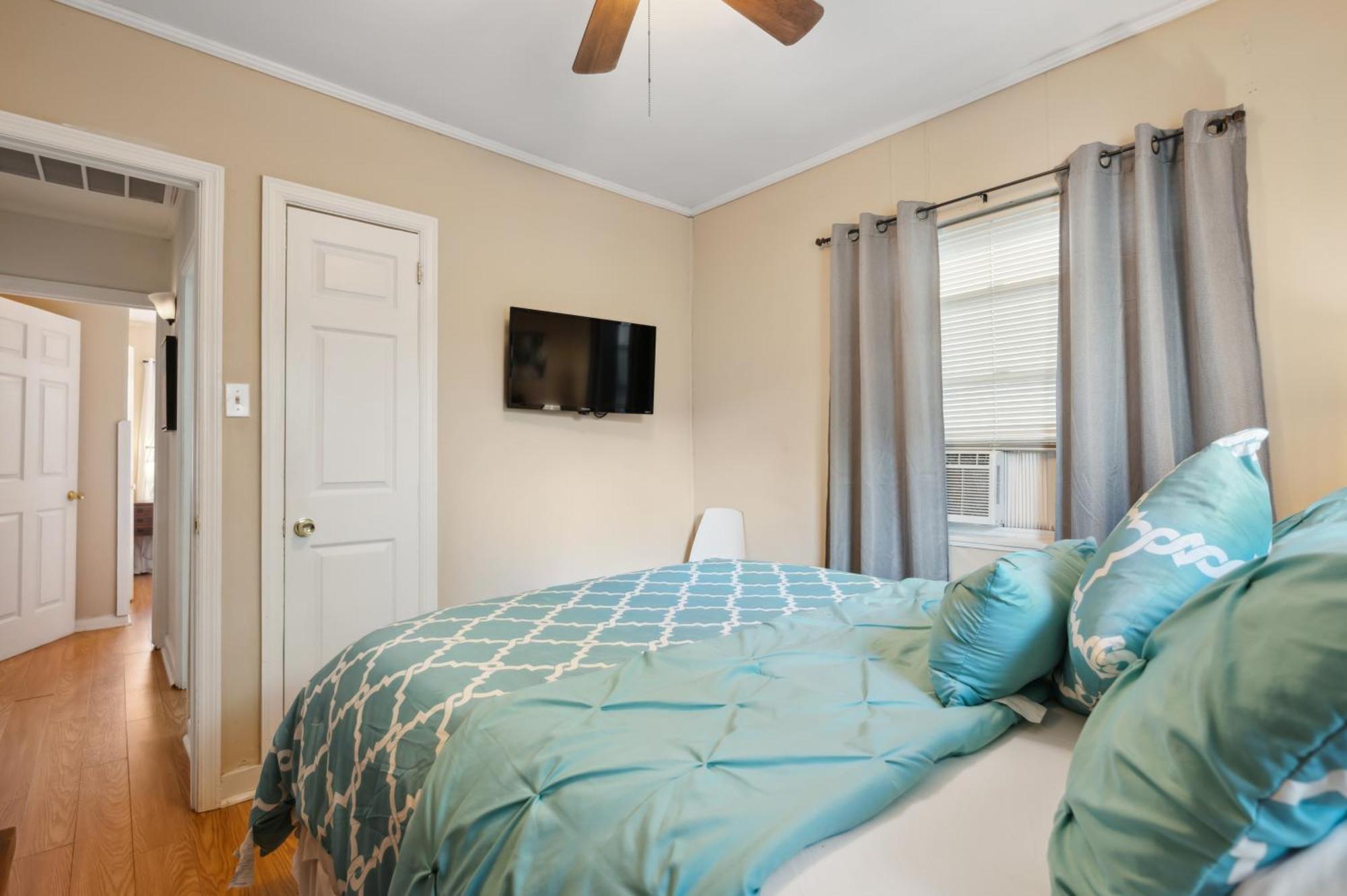 2Br Affordable Walkable Duplex Near Forsyth Park Free Parking Apartment