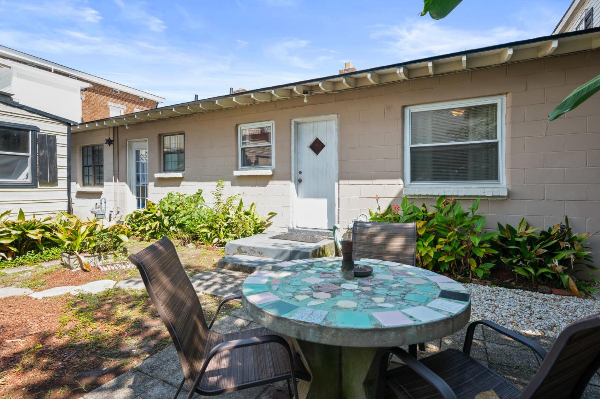 2Br Affordable Walkable Duplex Near Forsyth Park Free Parking Apartment