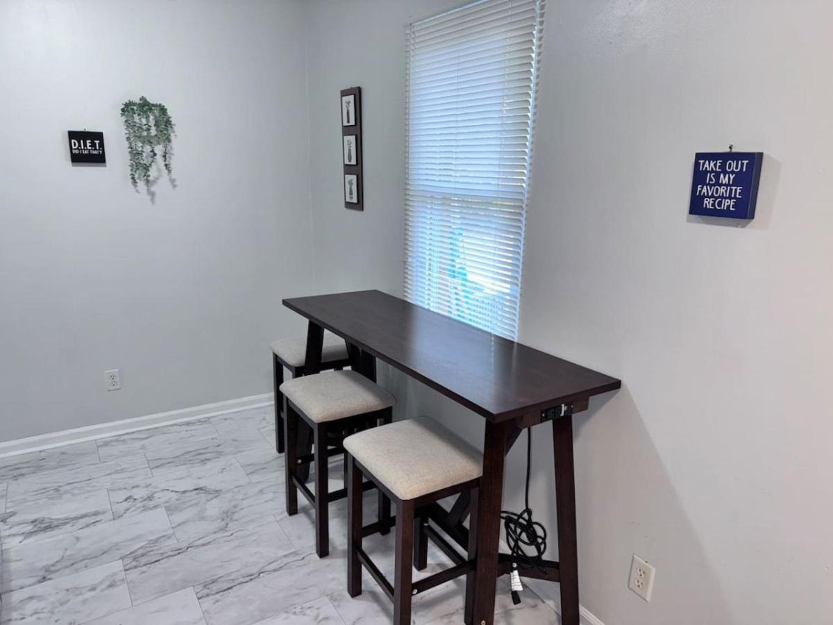 Downtown And Near, I-95. Pet Yes Apartment