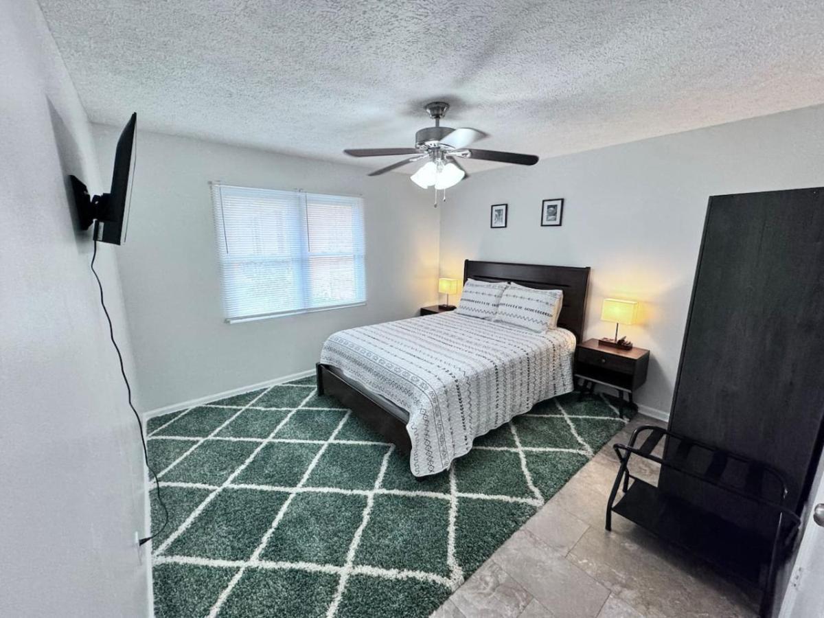 Downtown And Near, I-95. Pet Yes Apartment