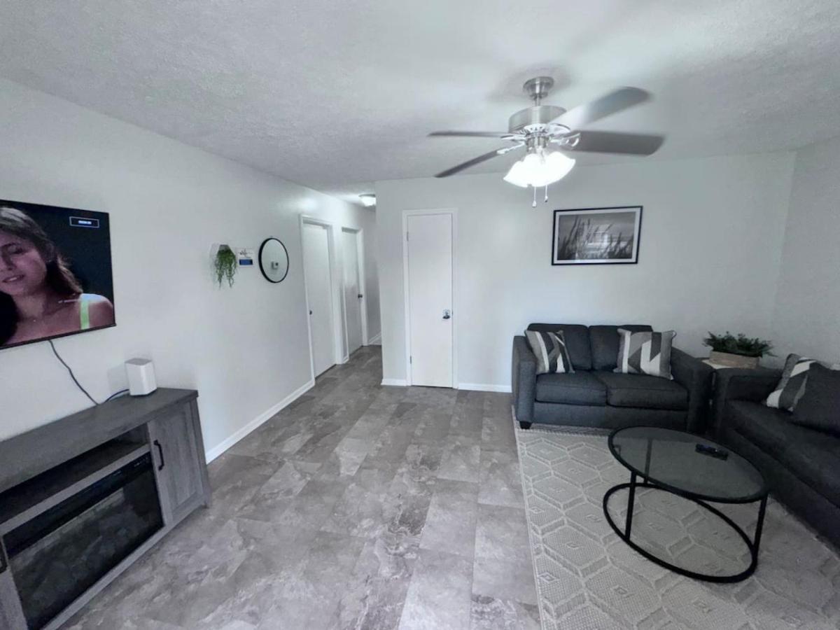 Apartment Downtown And Near, I-95. Pet Yes