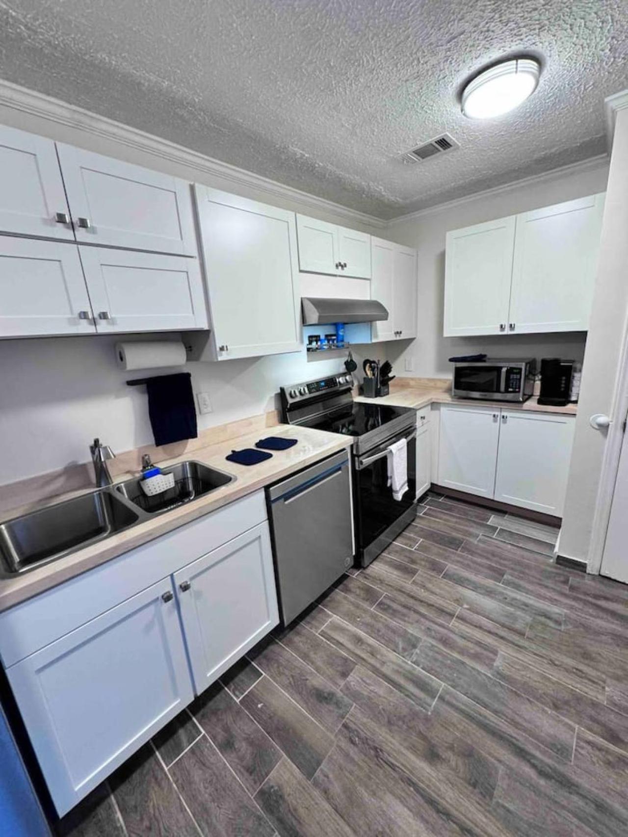 I-95 And Tanger Outlets. Pet Yes Apartment