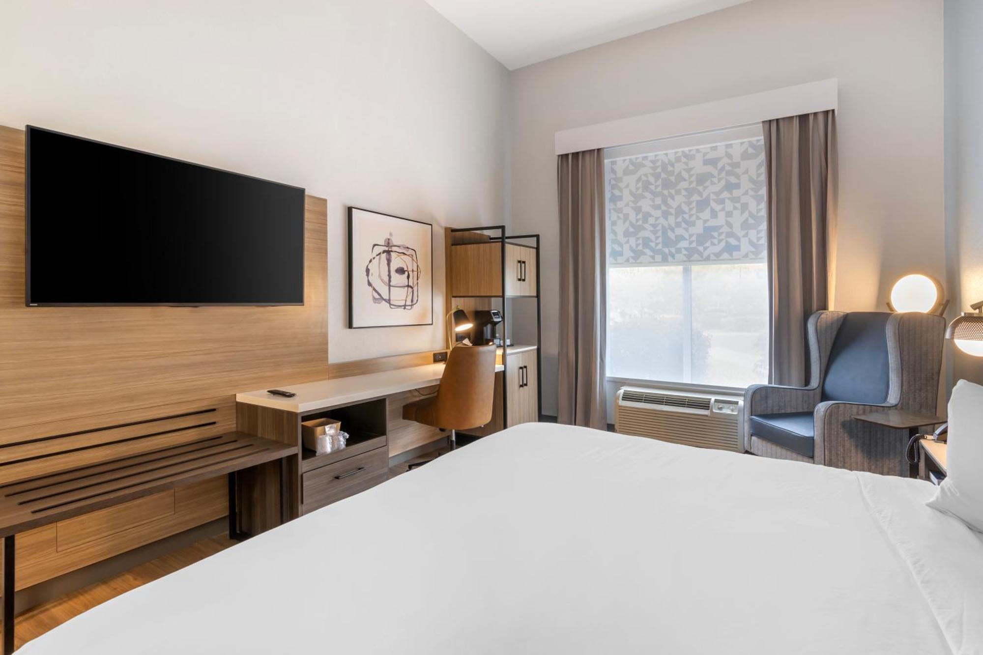 Country & By Radisson, Airport, Ga 3*