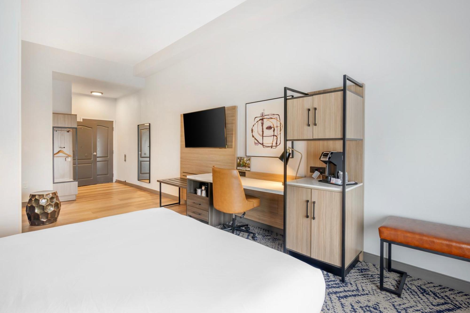Hotel Country & By Radisson, Airport, Ga 3*