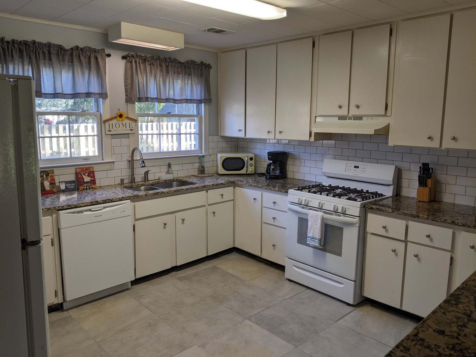 Humbly Happy On Hope Isle-island Feel-large Yard-private Holiday home