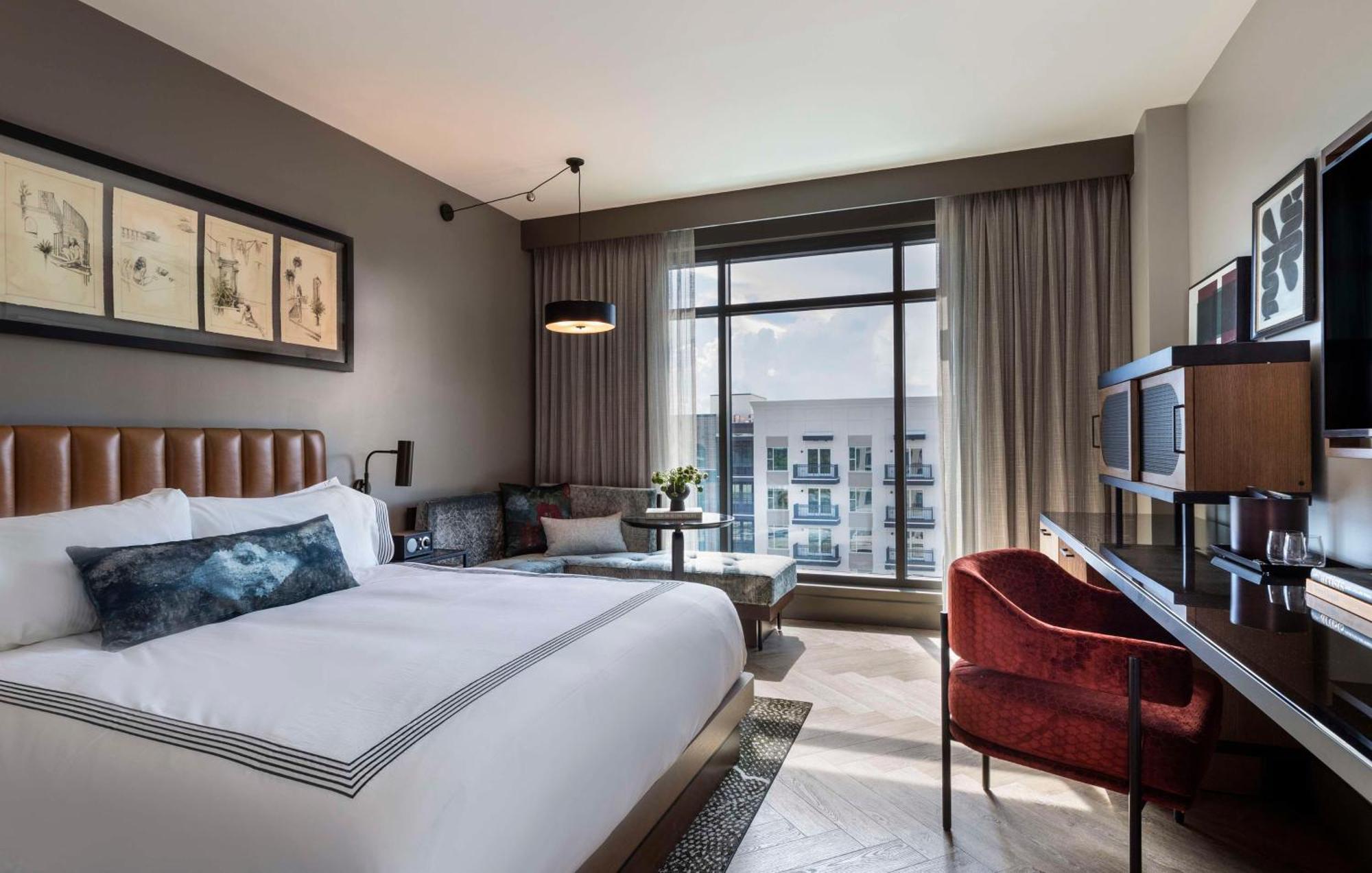 Thompson Savannah, By Hyatt Hotel
