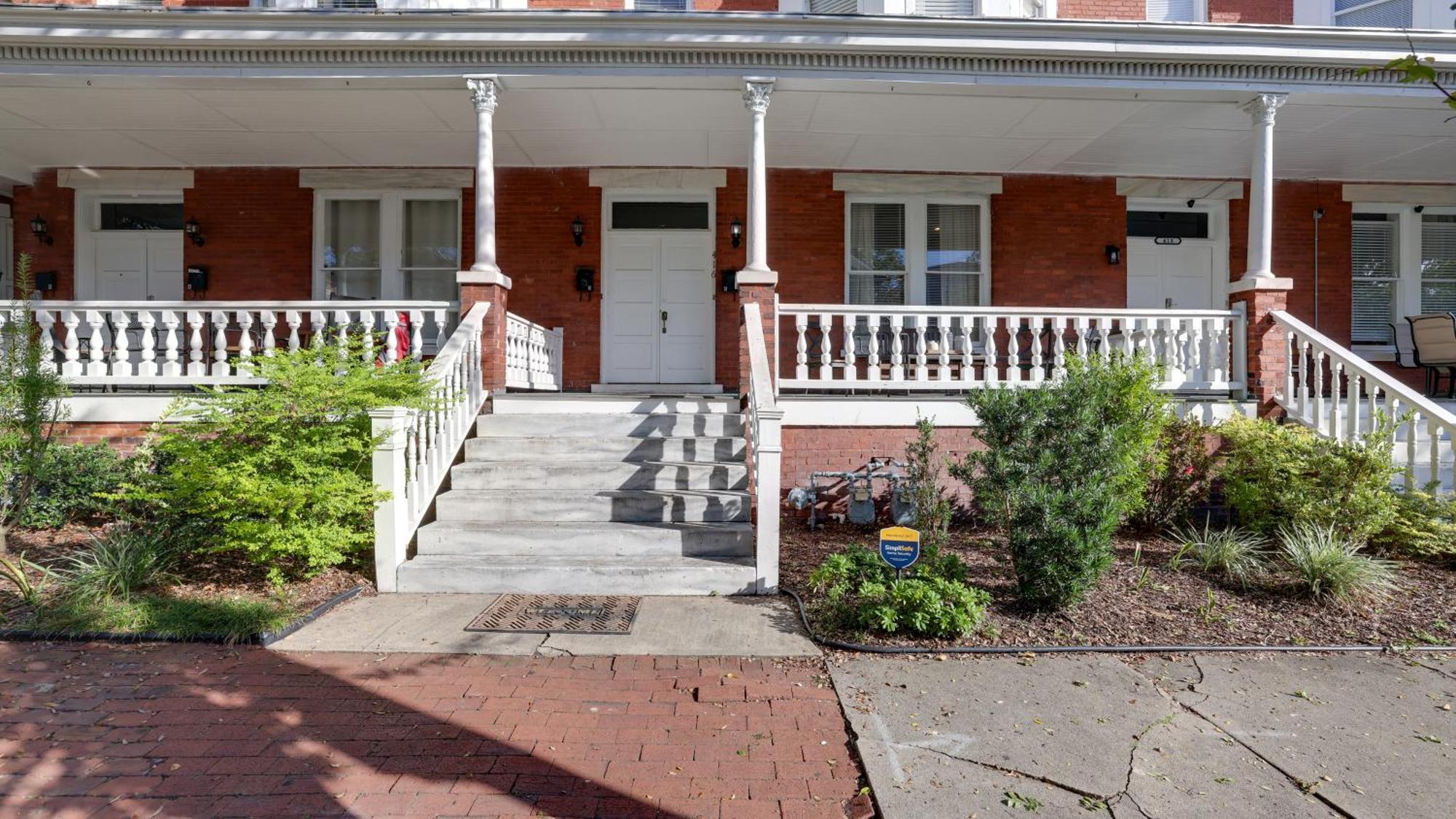 Mid-century Getaway * Savannah