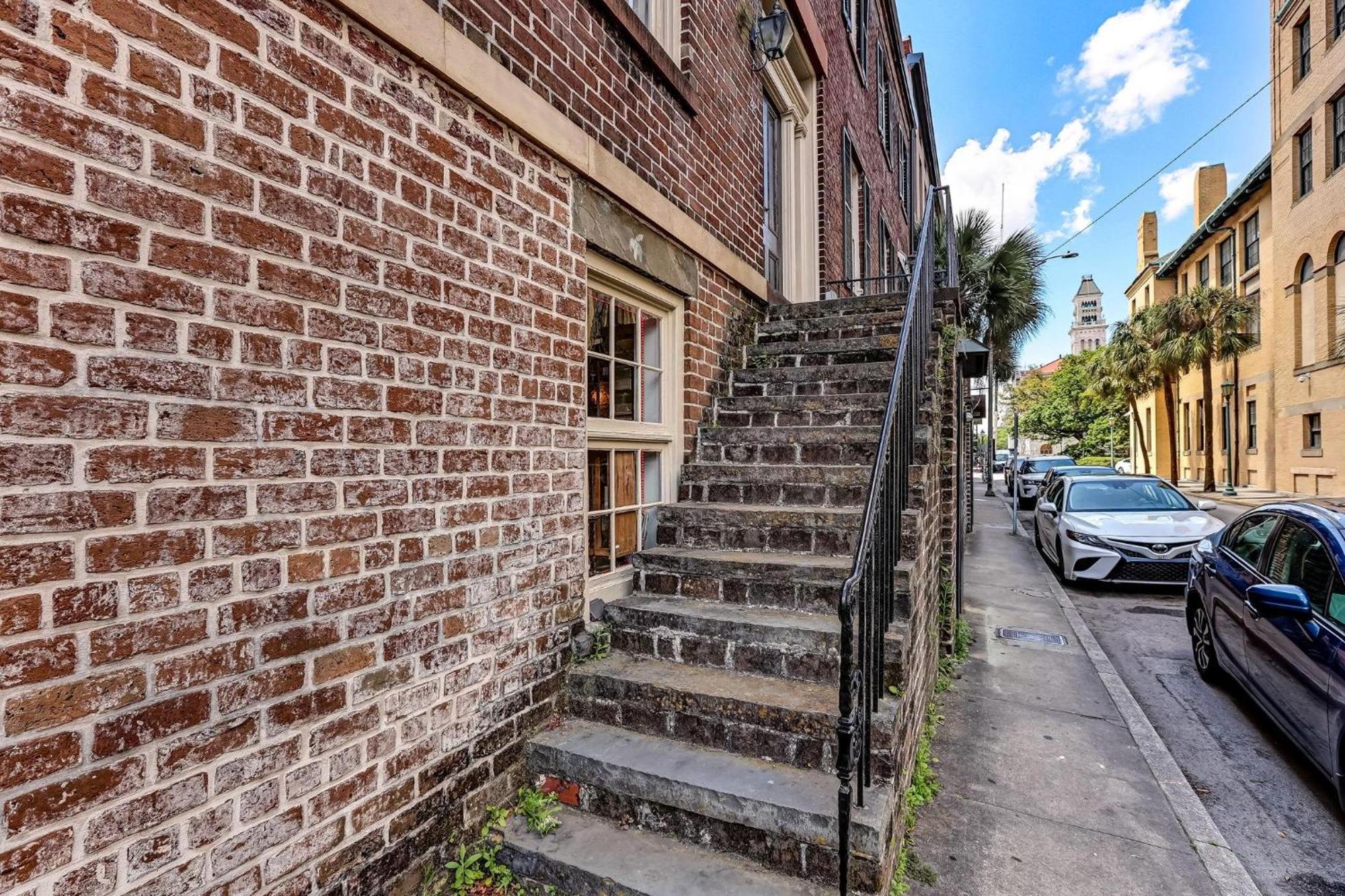 Apartment 23 E York Street Unit 2 *