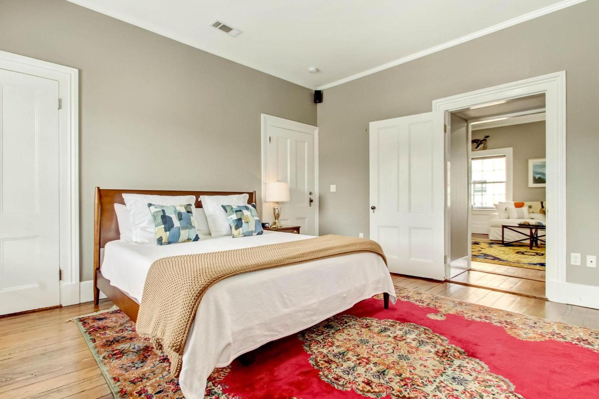 23 E York Street Unit 2 Apartment Savannah