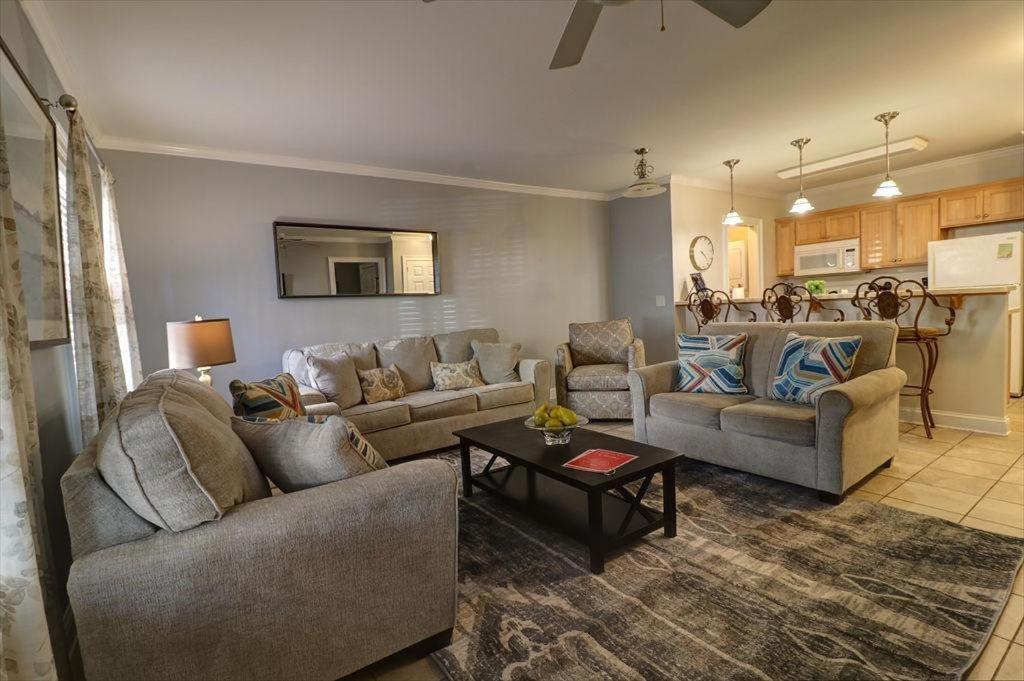 305 W Taylor Garden *