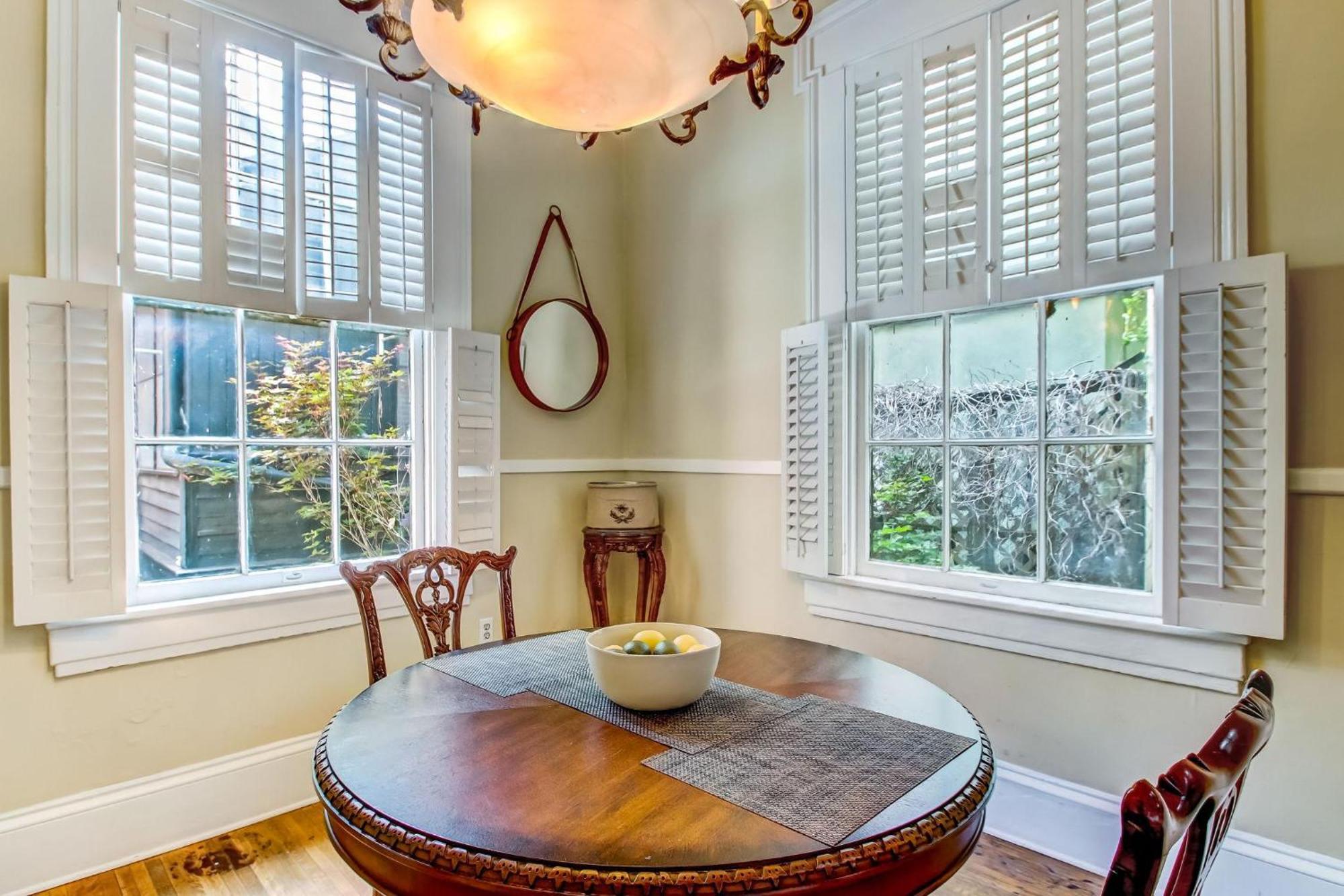 17 E Jones Street Parlor * Savannah