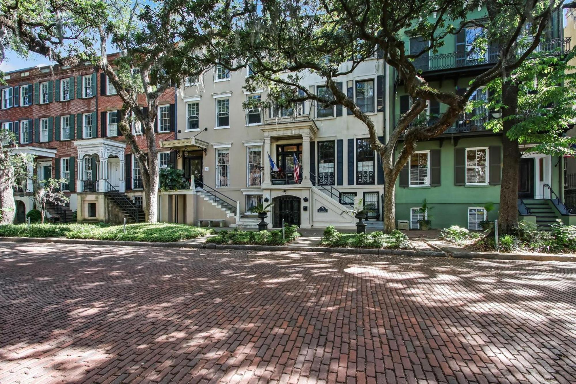 17 E Jones Street Parlor *