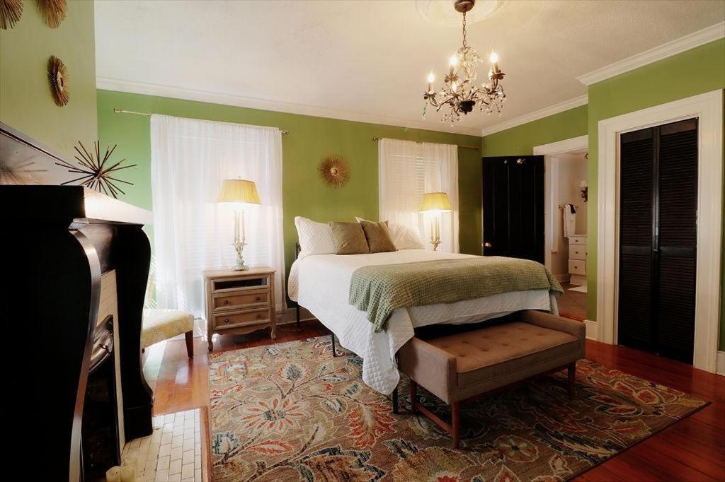 Apartment 121 W Jones Loft 4f *