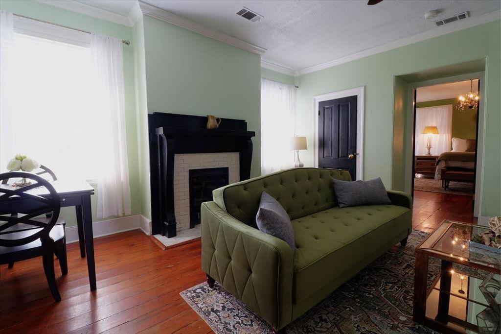 121 W Jones Loft 4f * Savannah
