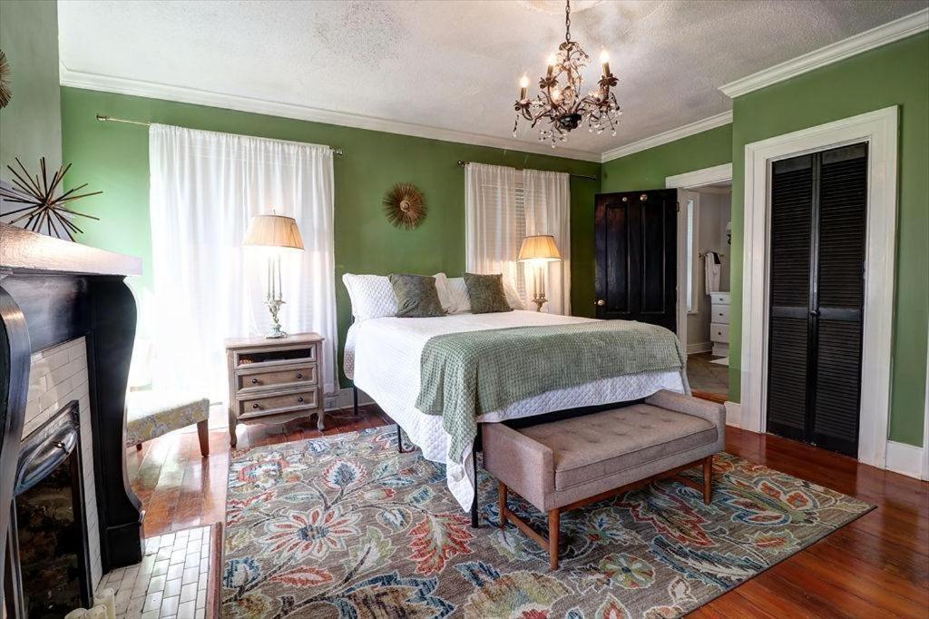 Apartment 121 W Jones Loft 4f