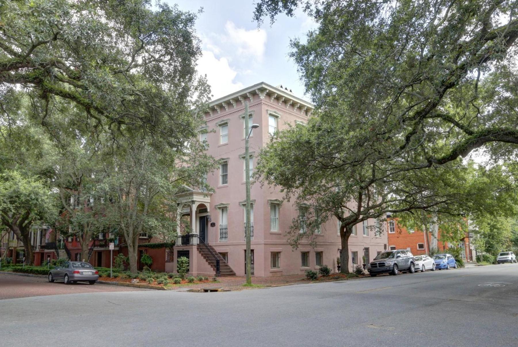 121 W Jones Loft 4f Savannah